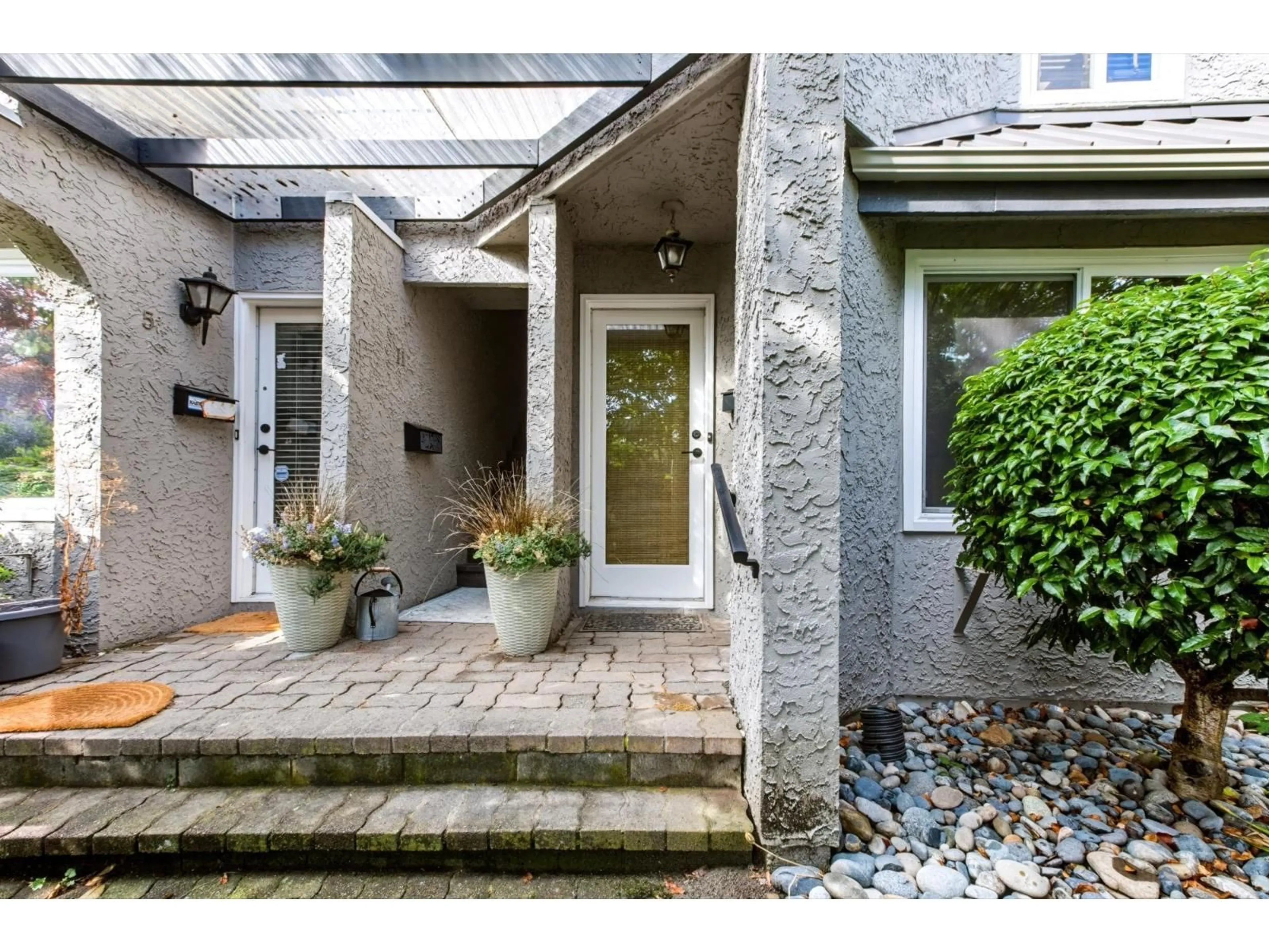 Indoor entryway for 4 - 15971 MARINE DRIVE, White Rock British Columbia V4B1G1