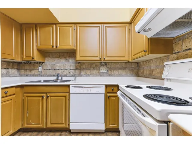 4 - 15971 MARINE DRIVE, White Rock 4