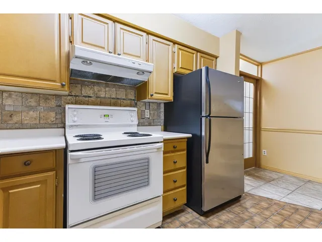 4 - 15971 MARINE DRIVE, White Rock 5