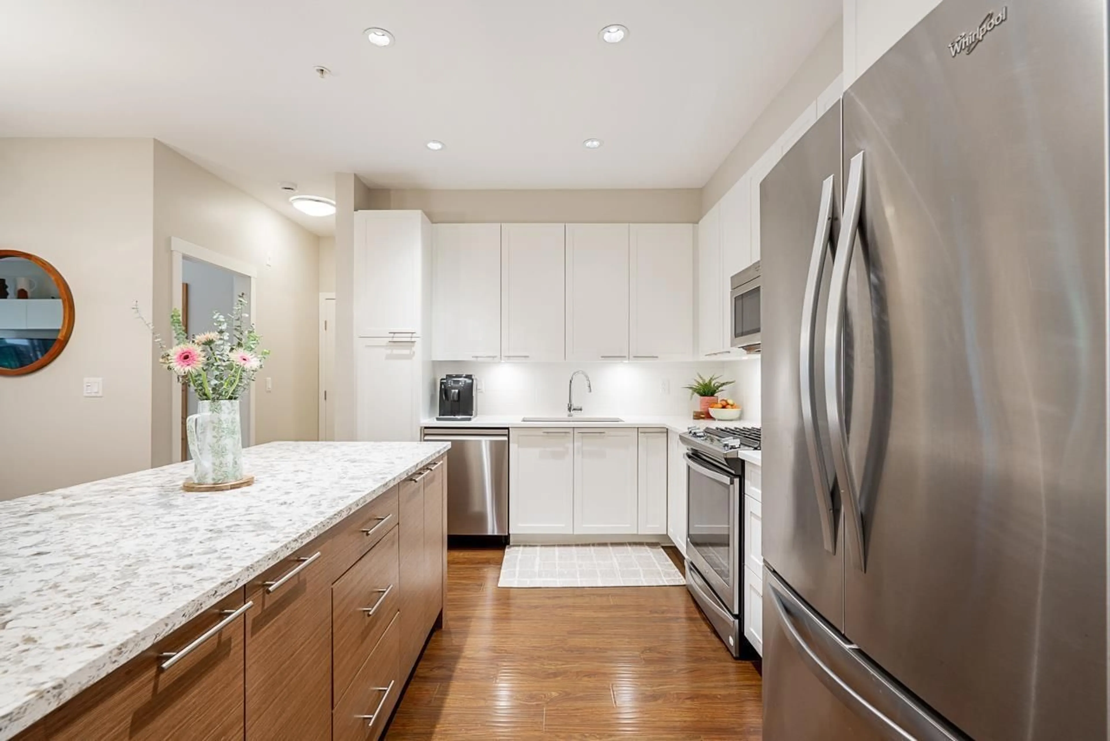 Contemporary kitchen, unknown for 308 - 15188 29A AVENUE, Surrey British Columbia V4P1H1