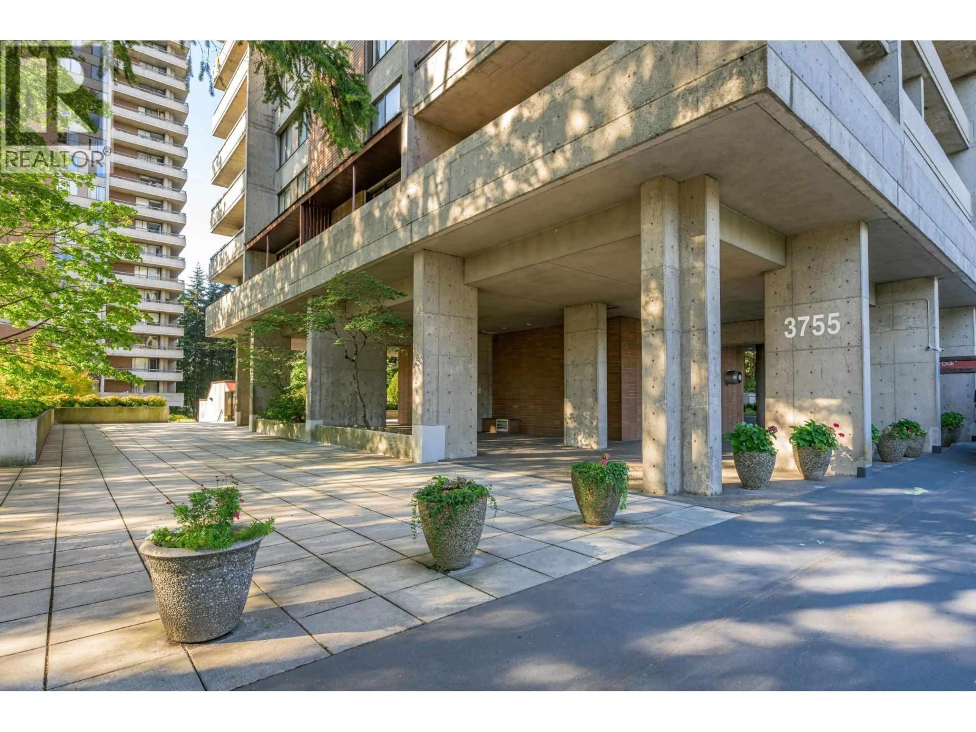 Indoor foyer for 1803 - 3755 BARTLETT COURT, Burnaby British Columbia V3J7G7