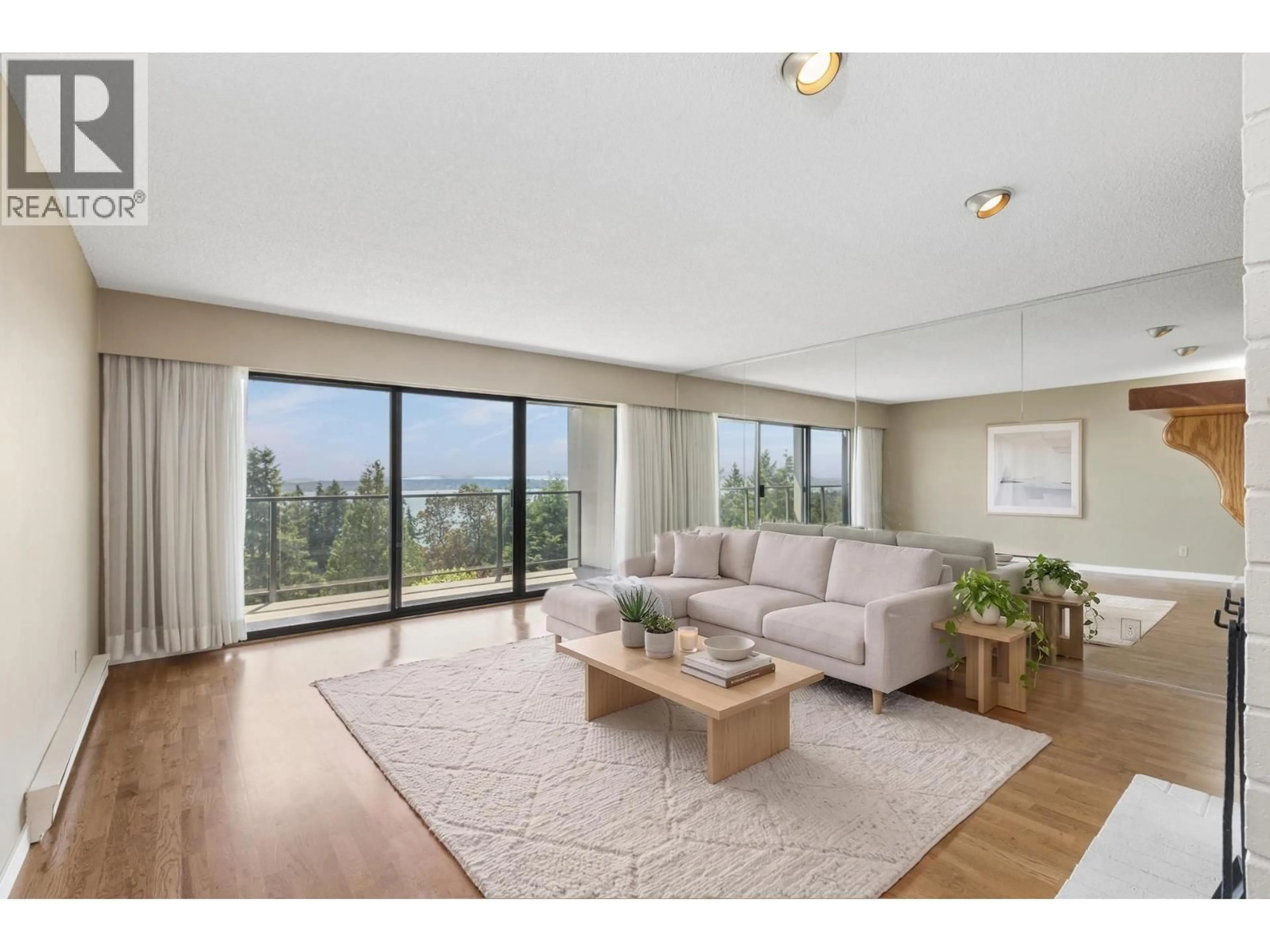 Living room with furniture, wood/laminate floor for 8 - 2206 FOLKESTONE WAY, West Vancouver British Columbia V7S2X7