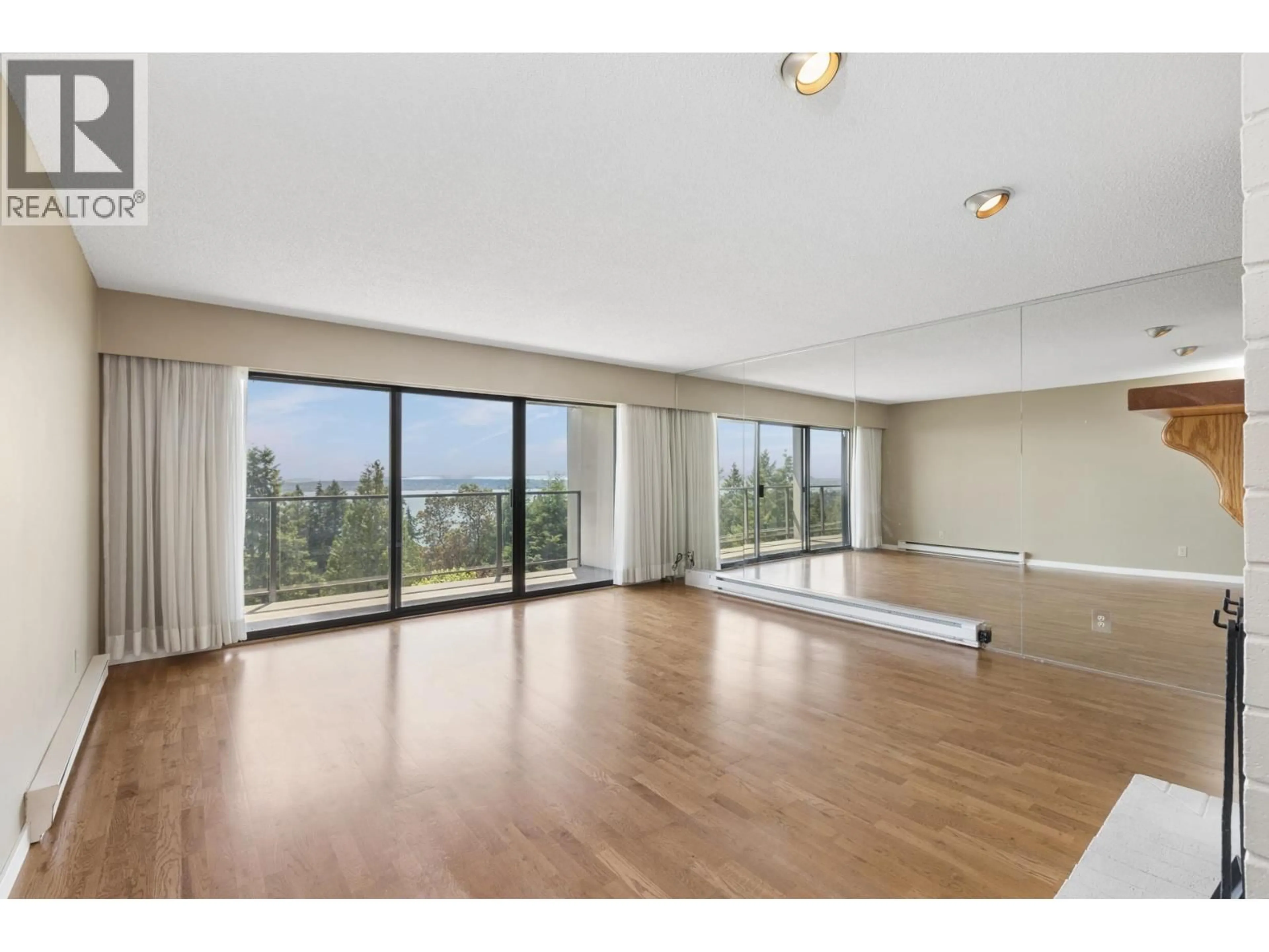 A pic of a room for 8 - 2206 FOLKESTONE WAY, West Vancouver British Columbia V7S2X7