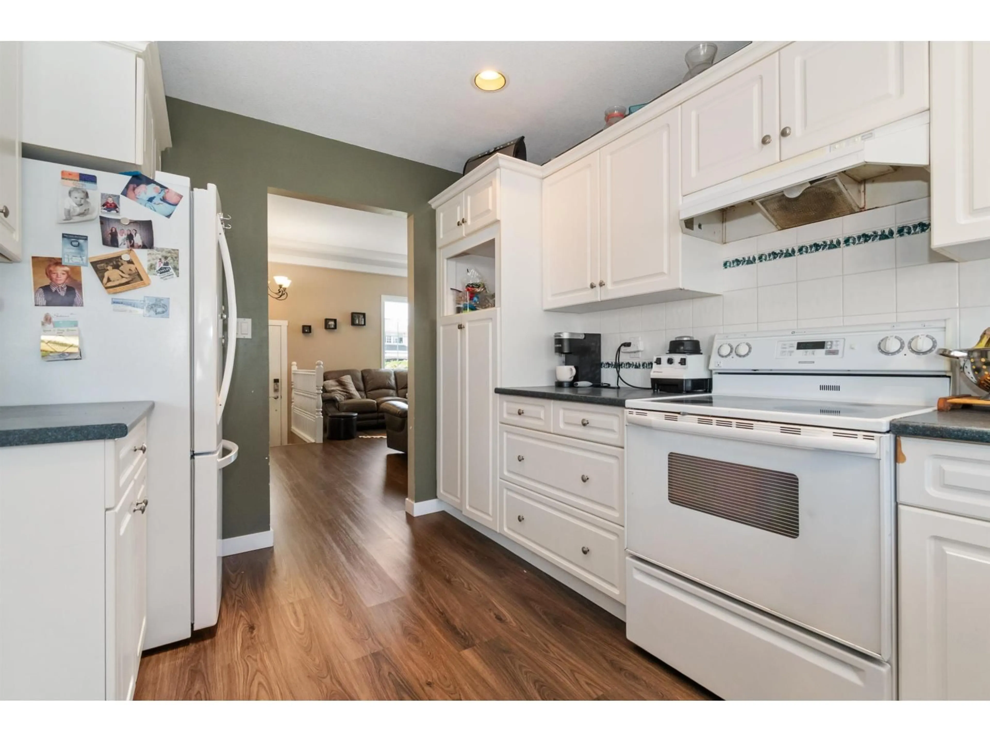 Open concept kitchen, wood/laminate floor for 5683 MONTESINA PLACE, Chilliwack British Columbia V2R3N8