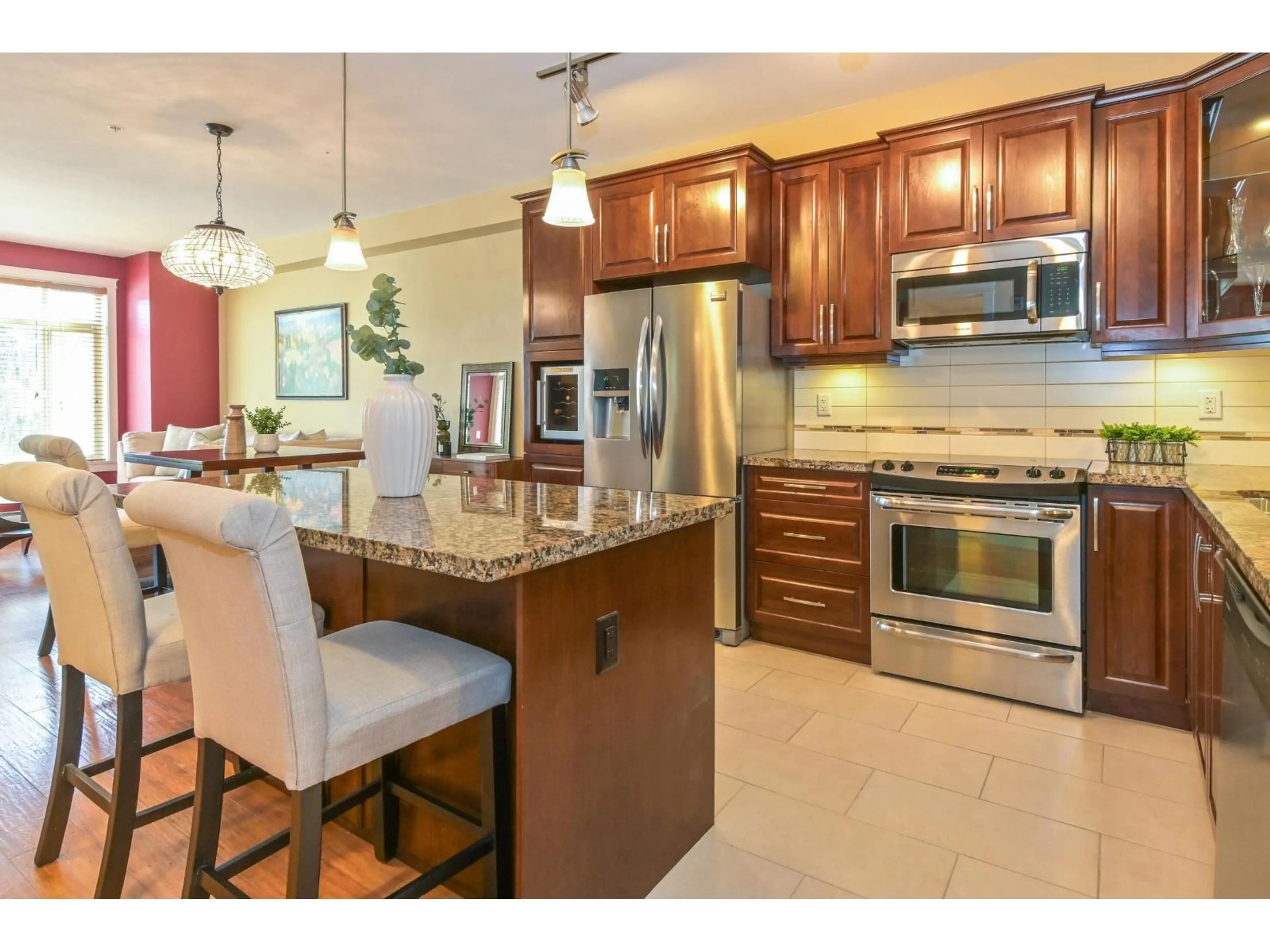 Open concept kitchen, ceramic/tile floor for 284 - 8288 207A STREET, Langley British Columbia V2Y0L2