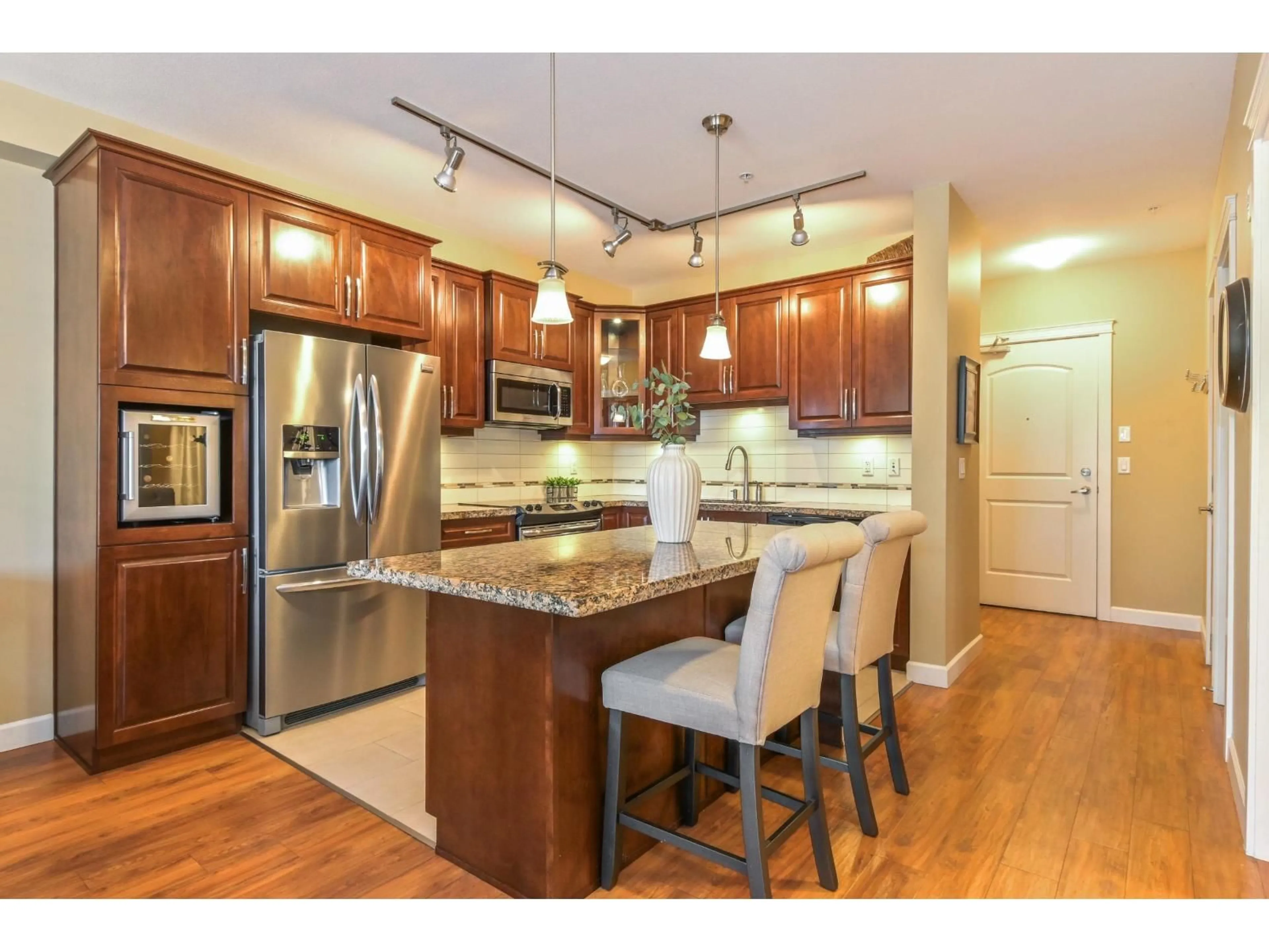 Open concept kitchen, wood/laminate floor for 284 - 8288 207A STREET, Langley British Columbia V2Y0L2