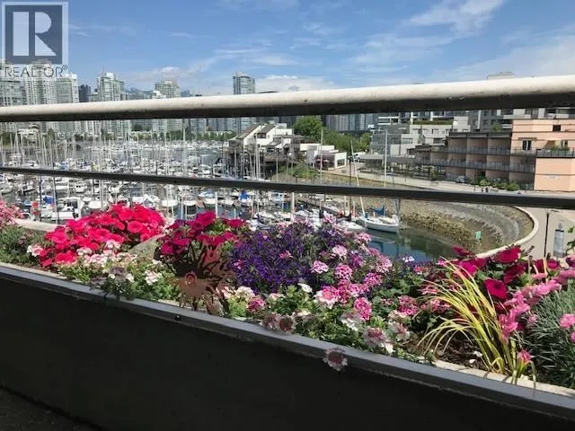 313 - 674 LEG IN BOOT SQUARE, Vancouver 3