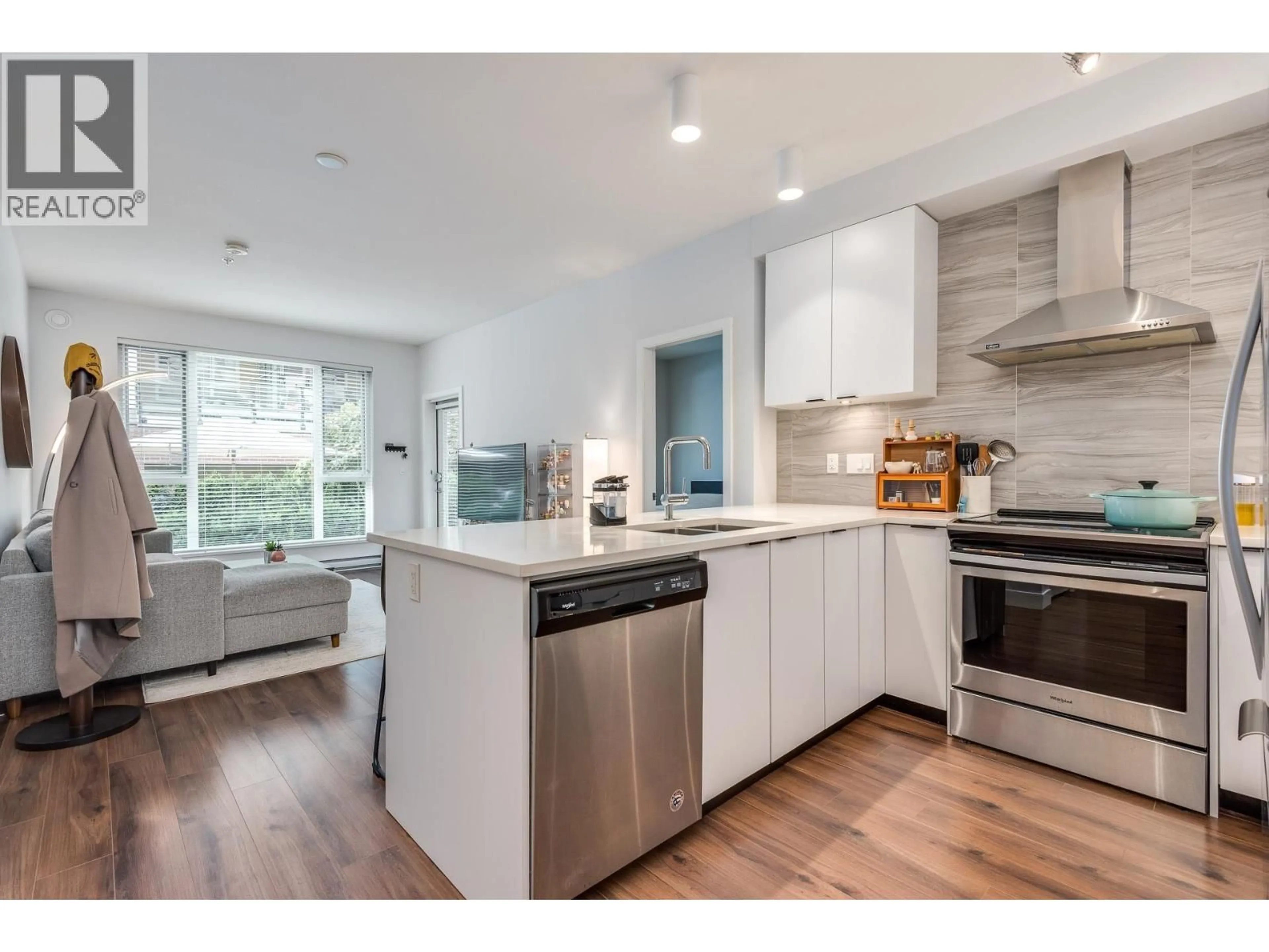 Open concept kitchen, wood/laminate floor for 137 - 5355 LANE STREET, Burnaby British Columbia V5H0H1
