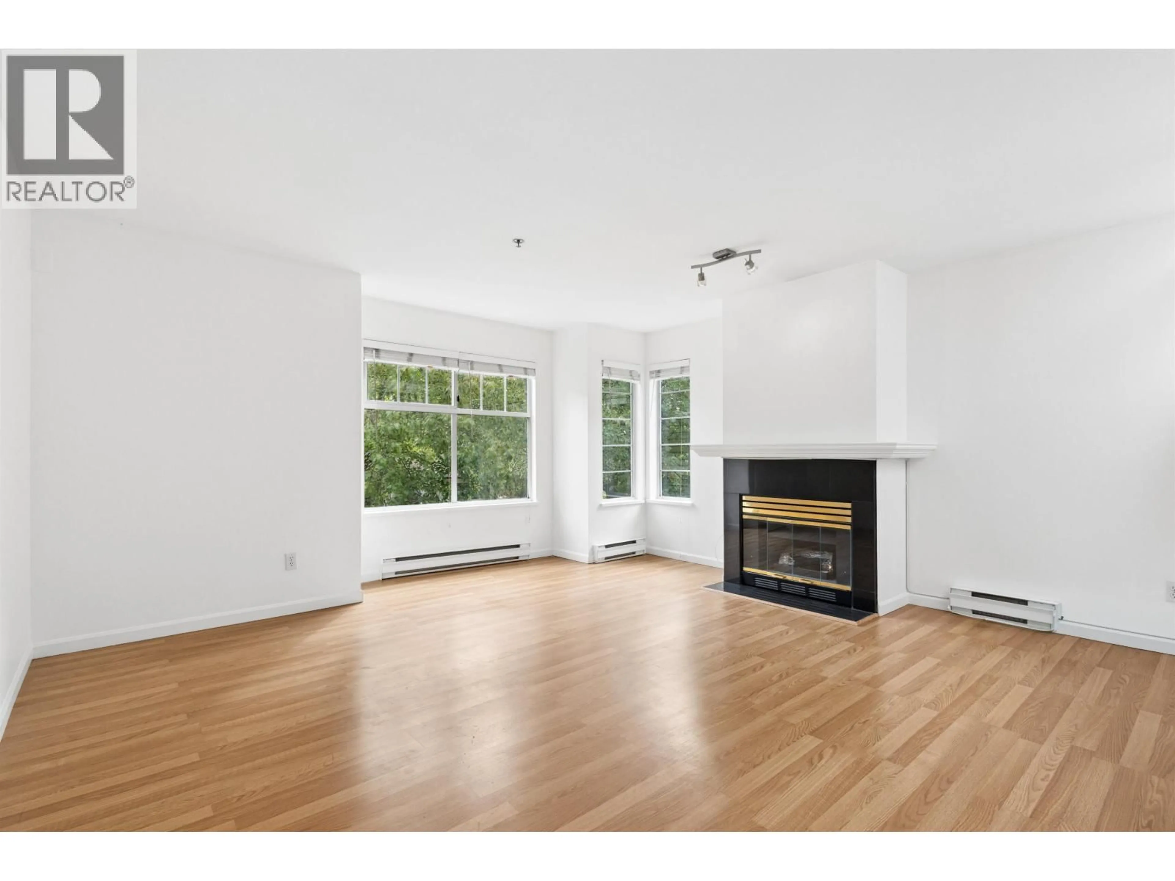 A pic of a room for 5 - 4149 SOPHIA STREET, Vancouver British Columbia V5V3V4