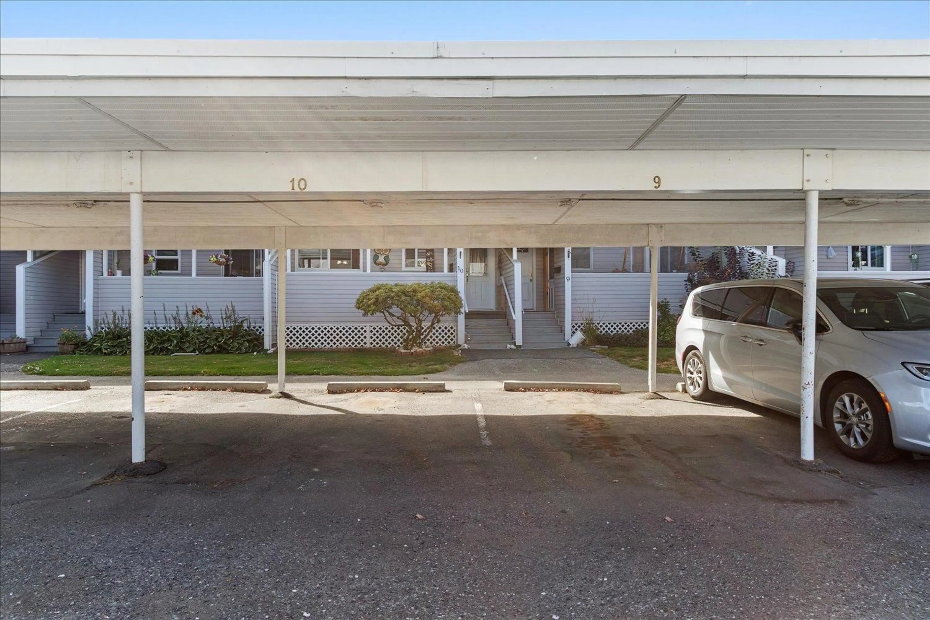 Indoor garage for 10 - 45215 WOLFE ROAD, Chilliwack British Columbia V2P1V5