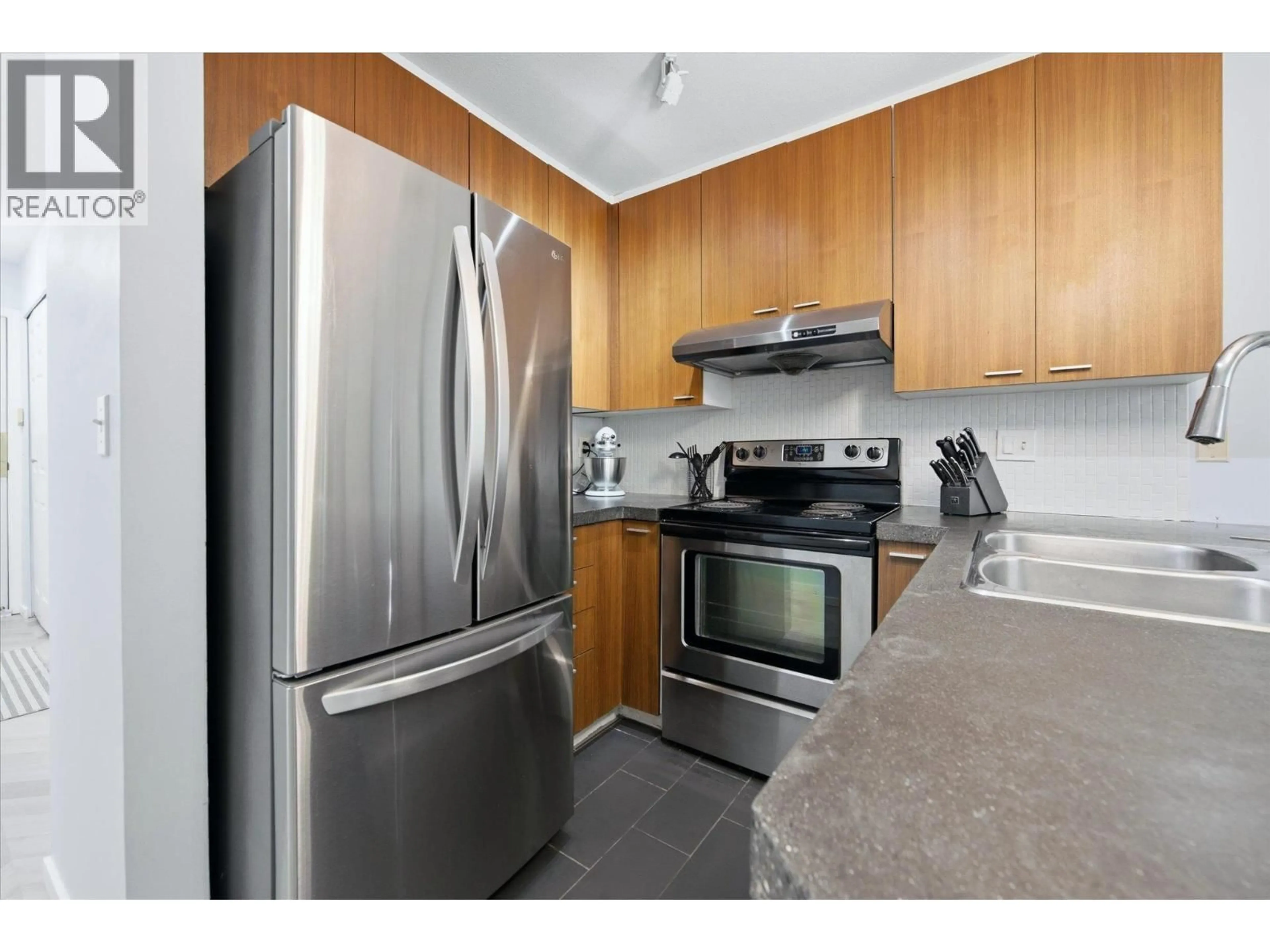 Standard kitchen, unknown for 102 - 788 8TH AVENUE, Vancouver British Columbia V5T1T4