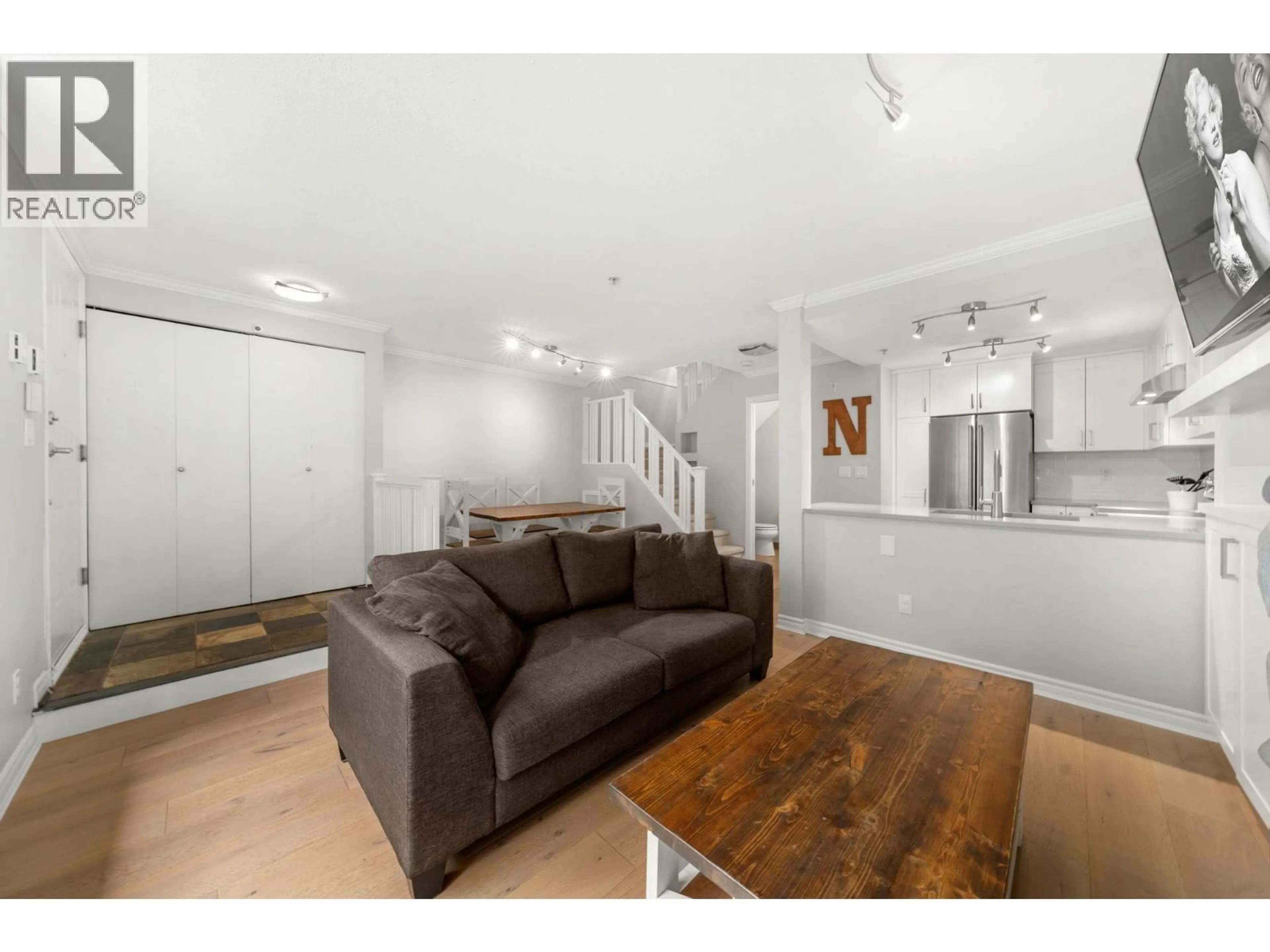 Living room with furniture, unknown for 6 - 1073 LYNN VALLEY ROAD, North Vancouver British Columbia V7J1Z6