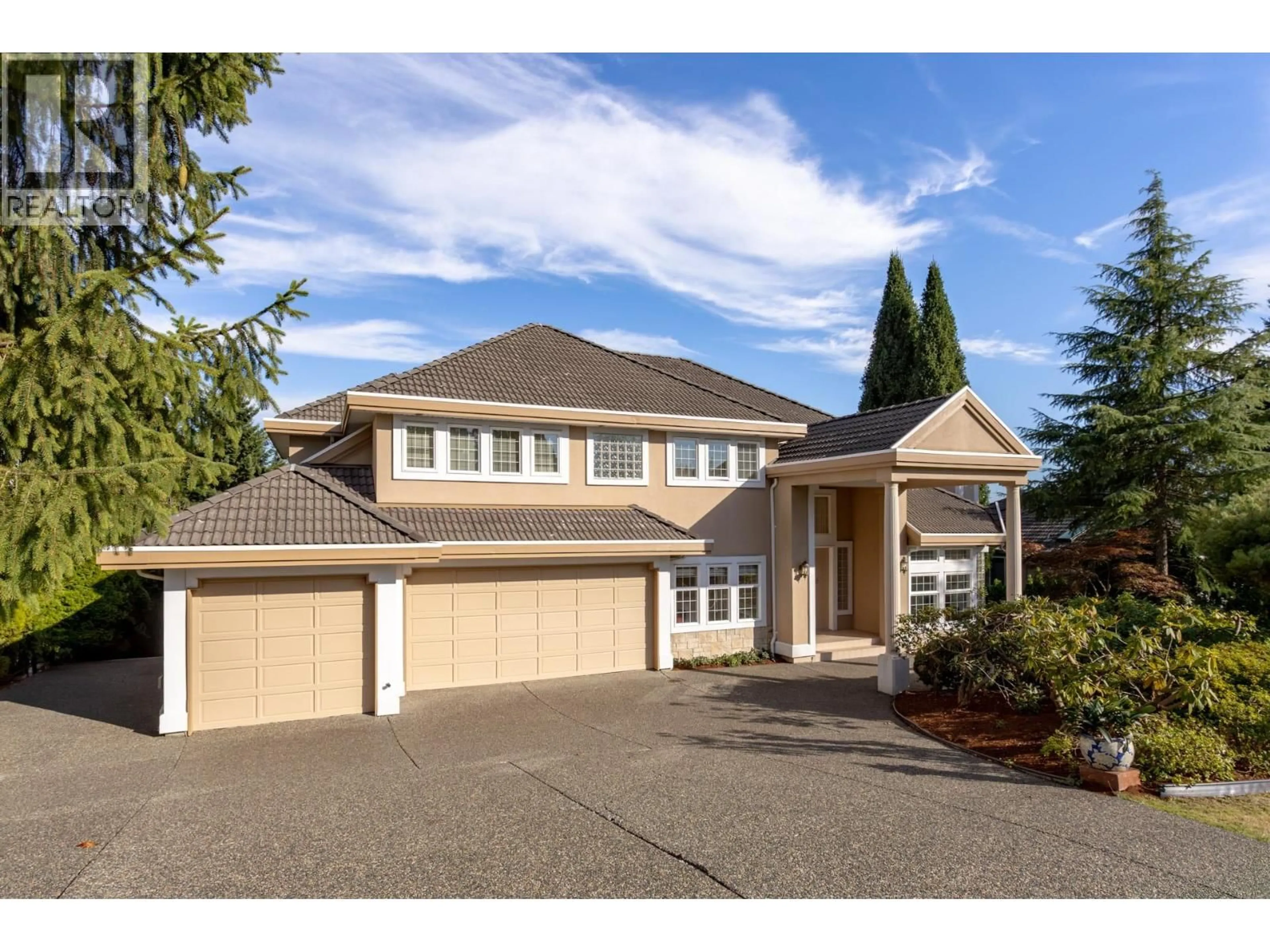 Home with vinyl exterior material, street for 1535 PARKWAY BOULEVARD, Coquitlam British Columbia V3E2Y5