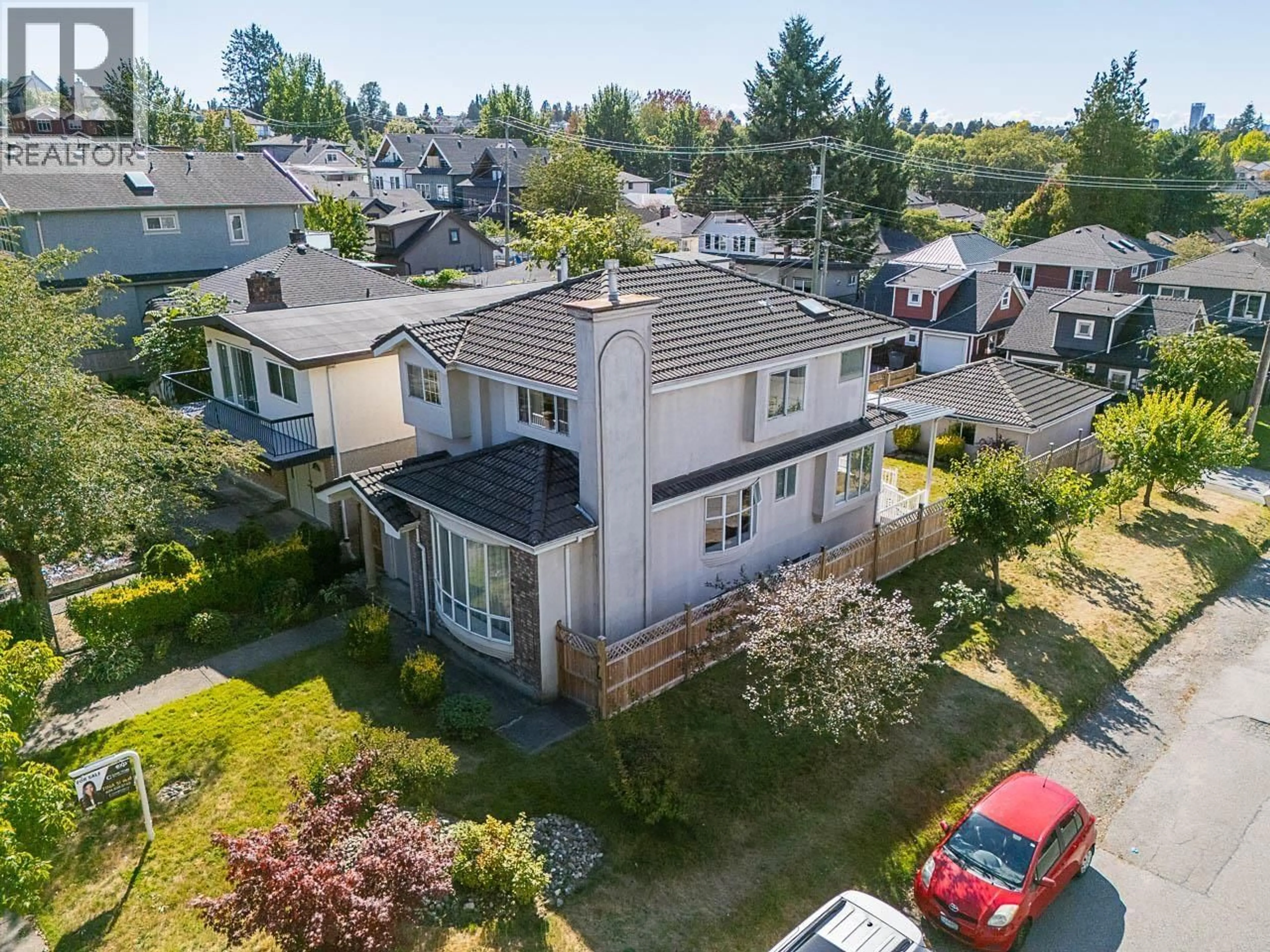 A pic from outside/outdoor area/front of a property/back of a property/a pic from drone, street for 4803 FLEMING STREET, Vancouver British Columbia V5N3W7