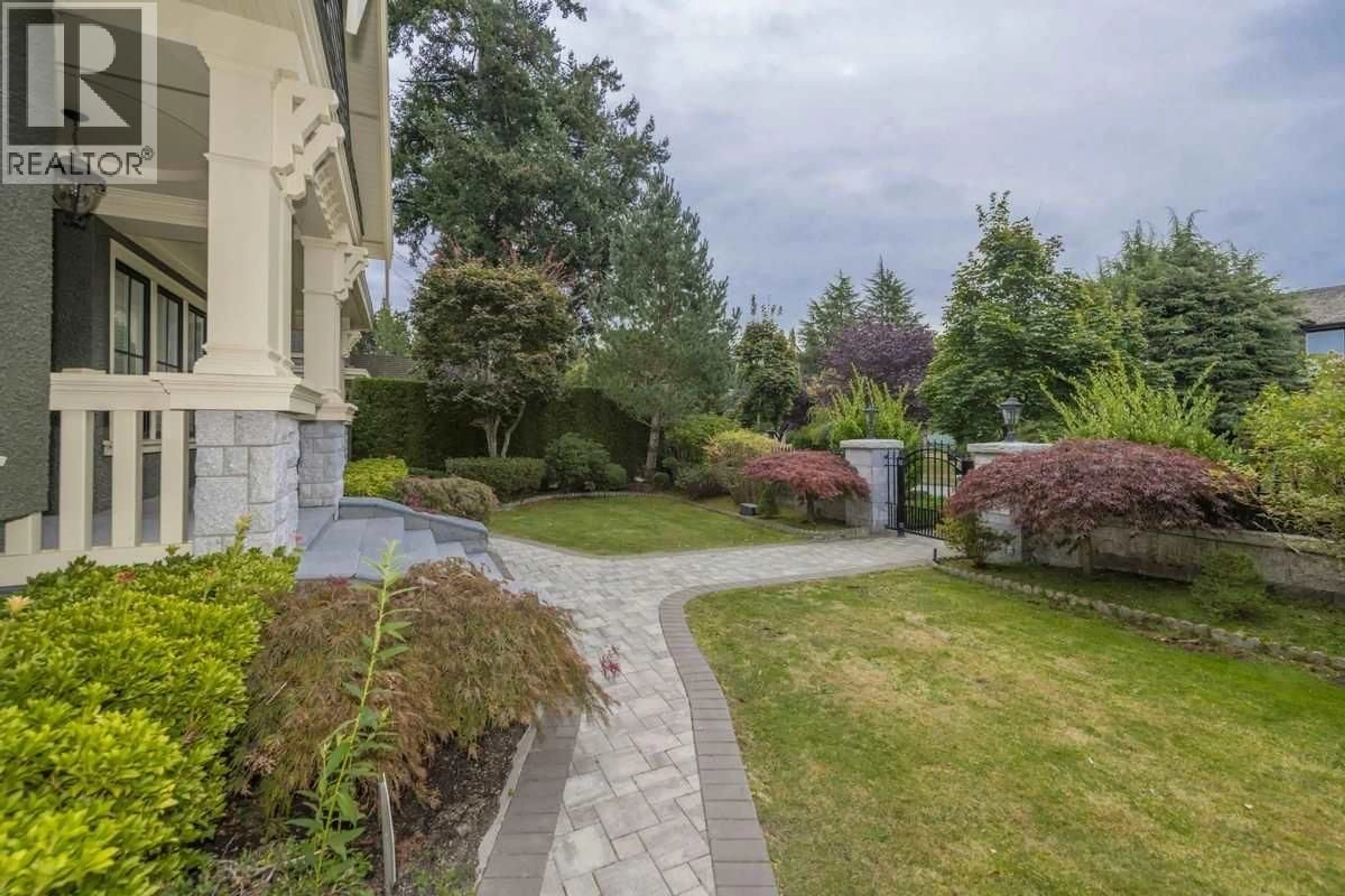 A pic from outside/outdoor area/front of a property/back of a property/a pic from drone, street for 1121 39TH AVENUE, Vancouver British Columbia V6M1S7