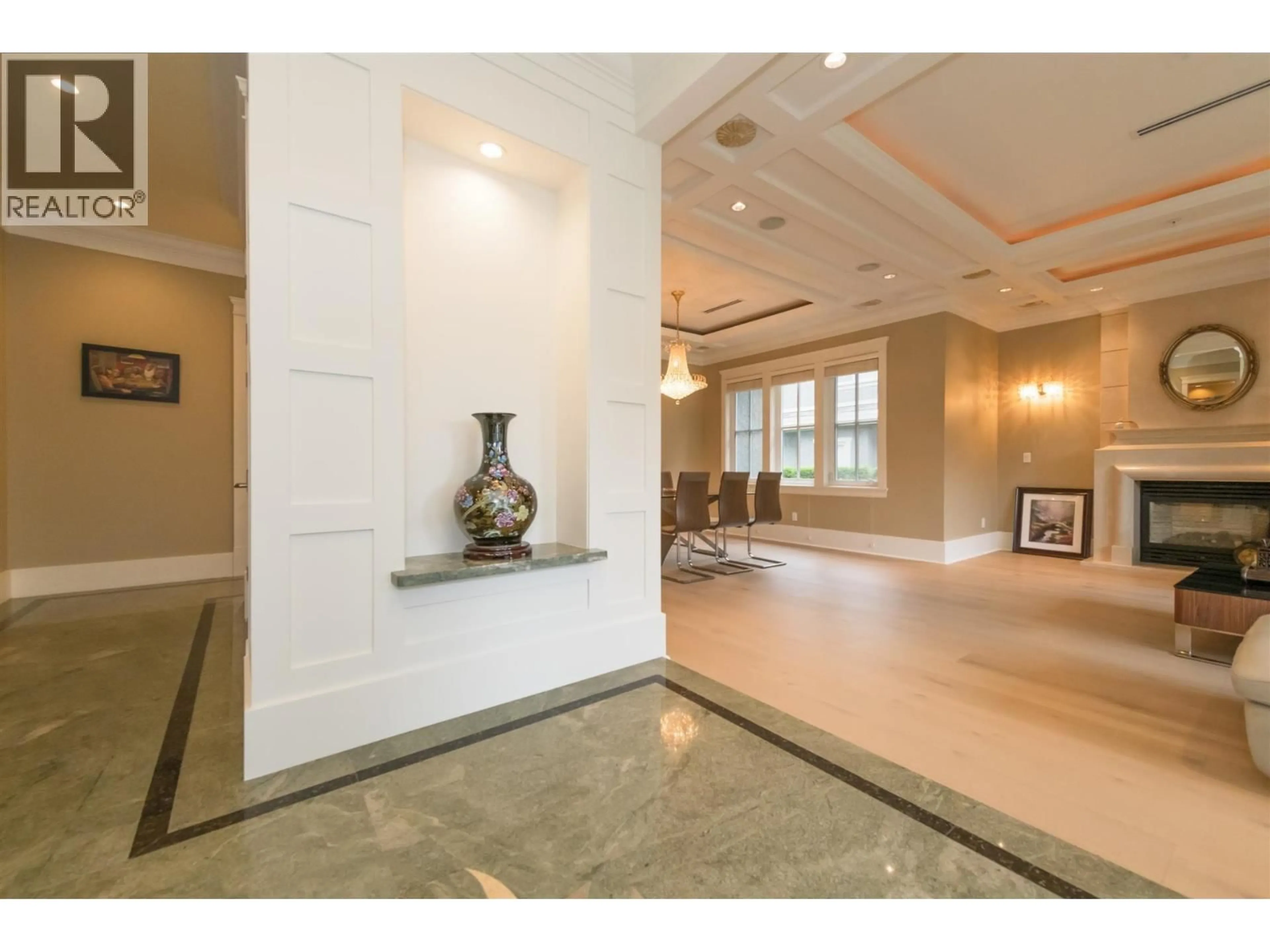 Indoor foyer for 1121 39TH AVENUE, Vancouver British Columbia V6M1S7