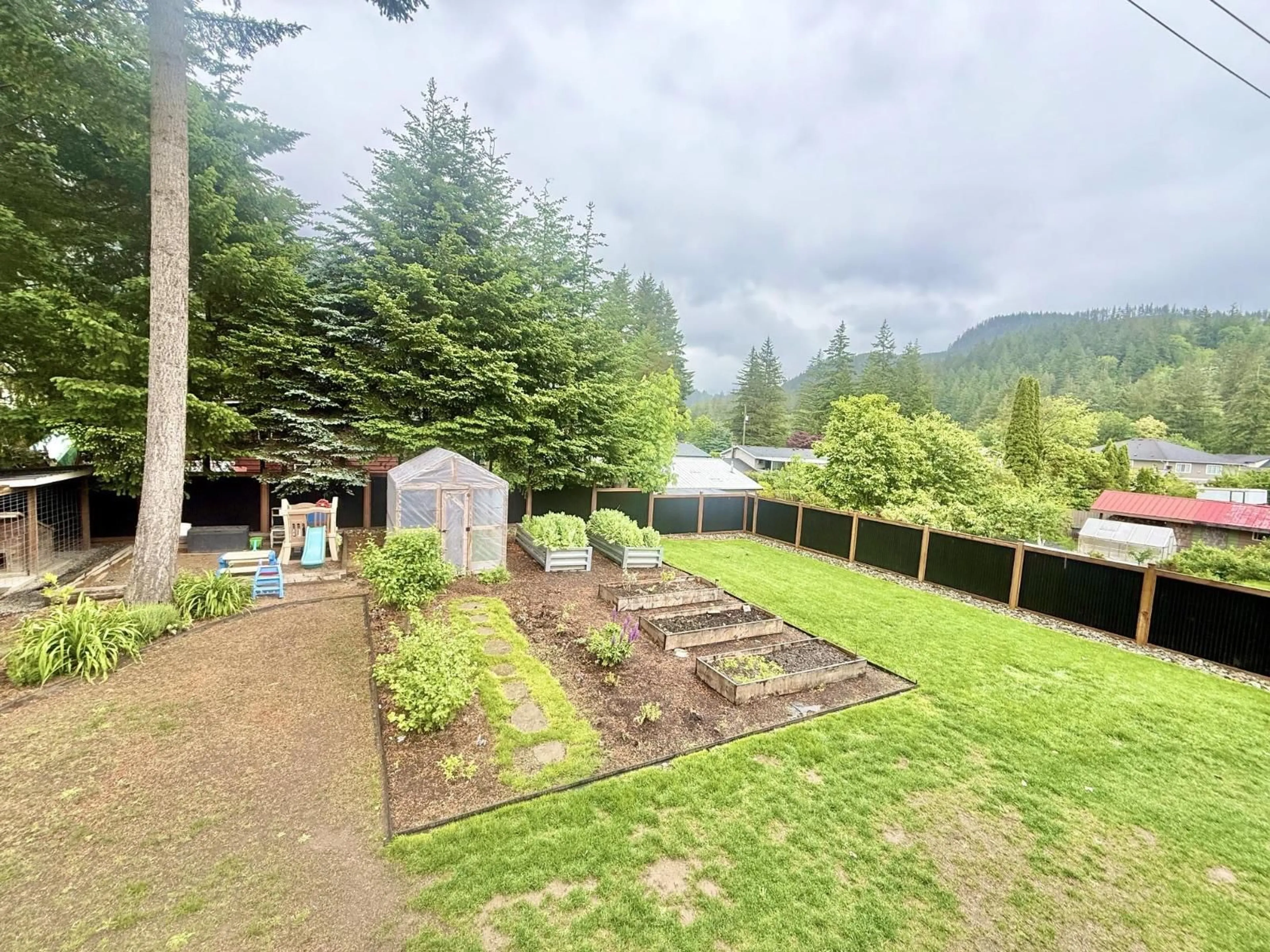 A pic from outside/outdoor area/front of a property/back of a property/a pic from drone, mountain view for 21224 MOUNTVIEW CRESCENT, Hope British Columbia V0X1L1