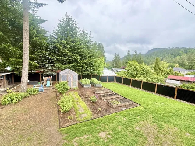 21224 MOUNTVIEW CRESCENT, Hope 2