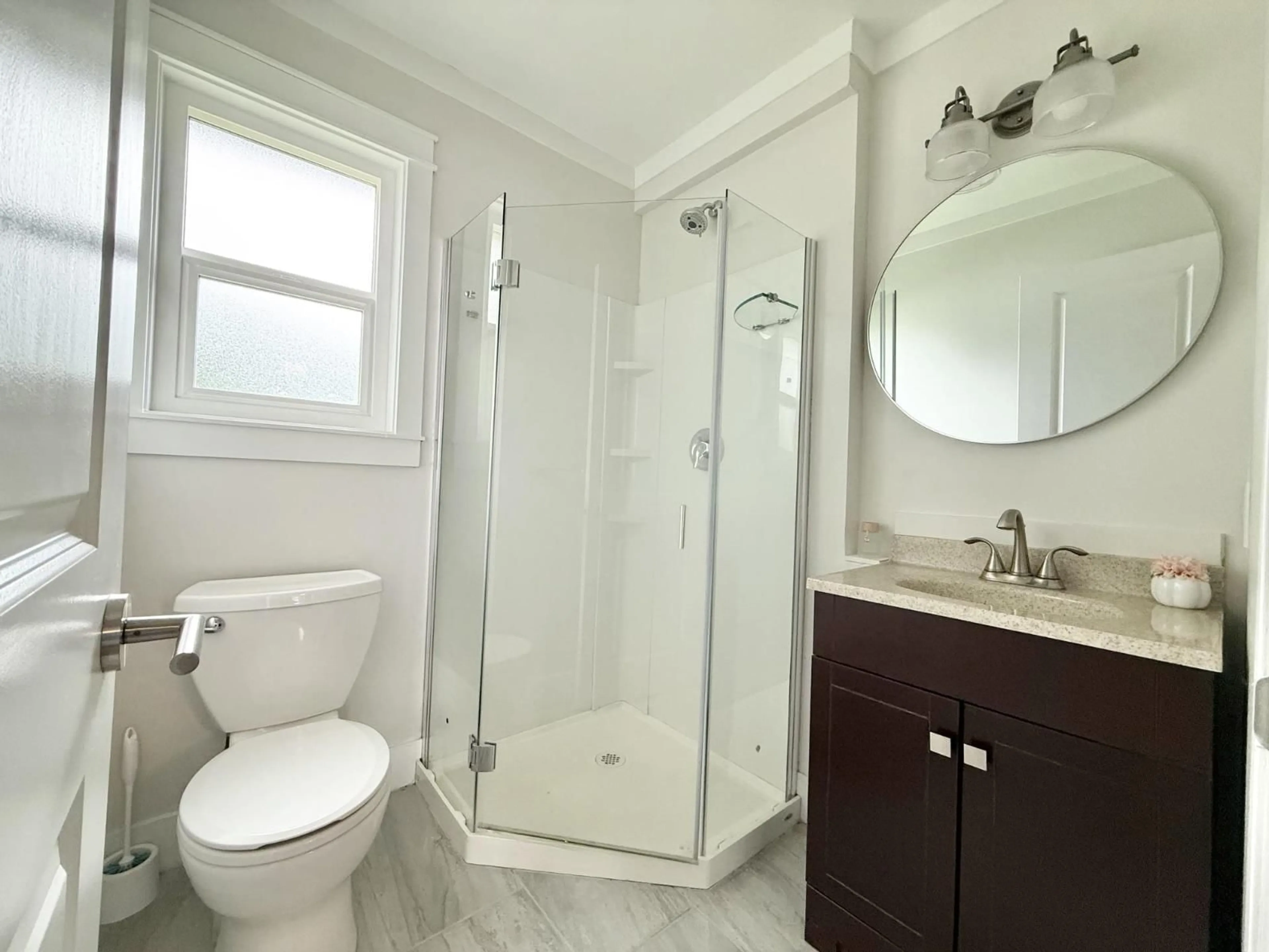 Standard bathroom, ceramic/tile floor for 21224 MOUNTVIEW CRESCENT, Hope British Columbia V0X1L1
