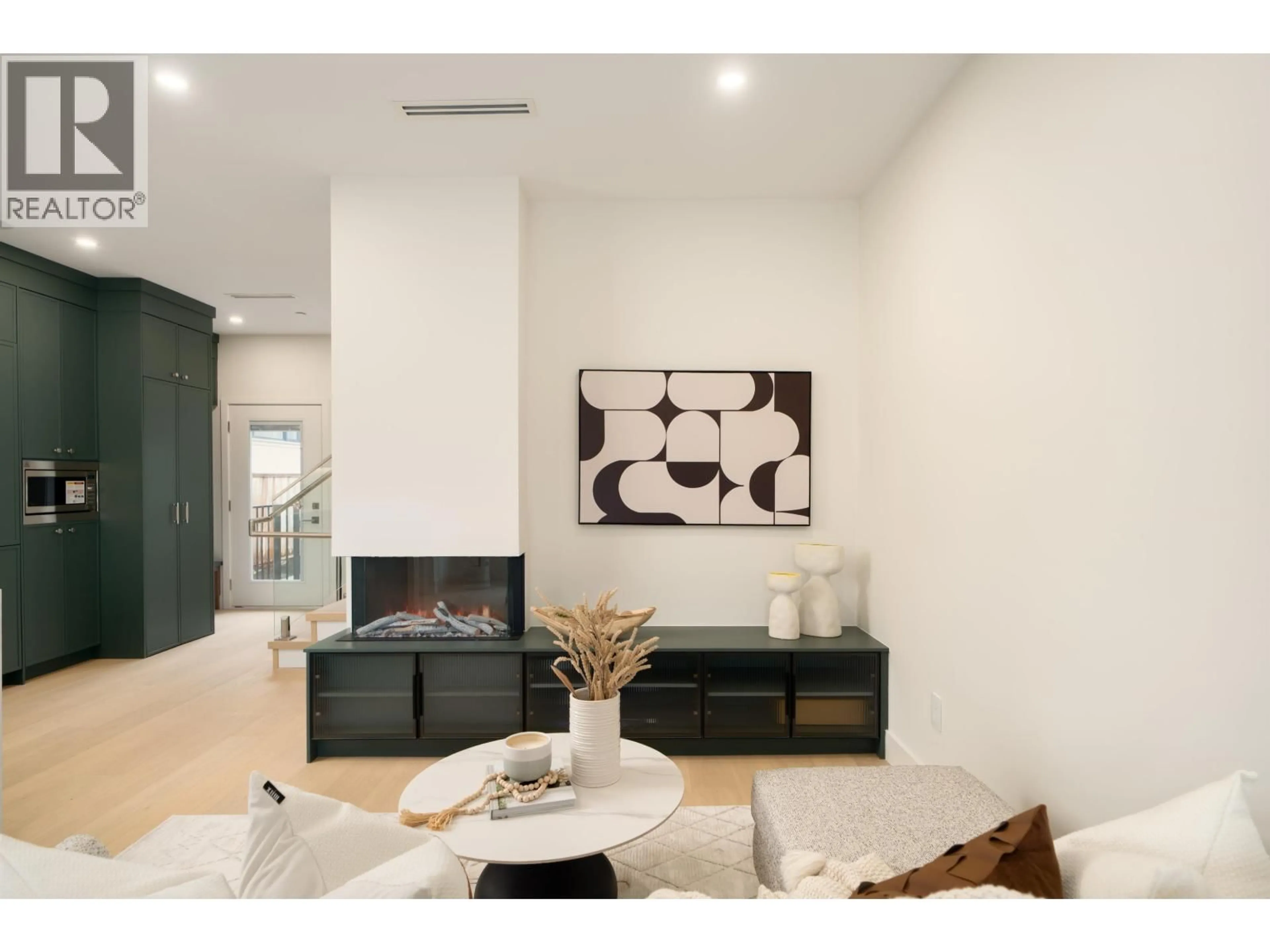 Living room with furniture, ceramic/tile floor for 1 - 8508 EAST BOULEVARD, Vancouver British Columbia V6P5E6