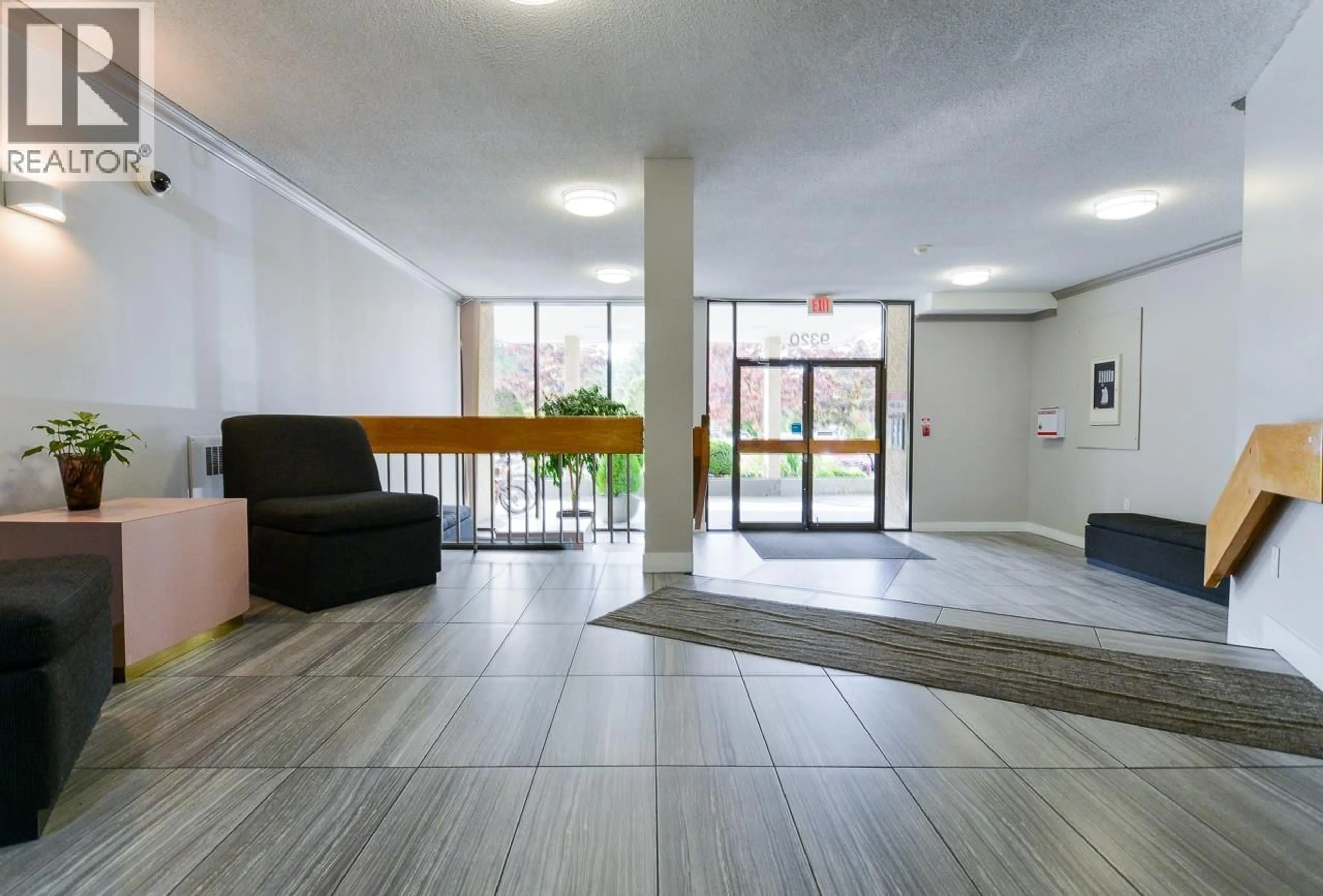 Indoor foyer for 505 - 9320 PARKSVILLE DRIVE, Richmond British Columbia V7E4W2