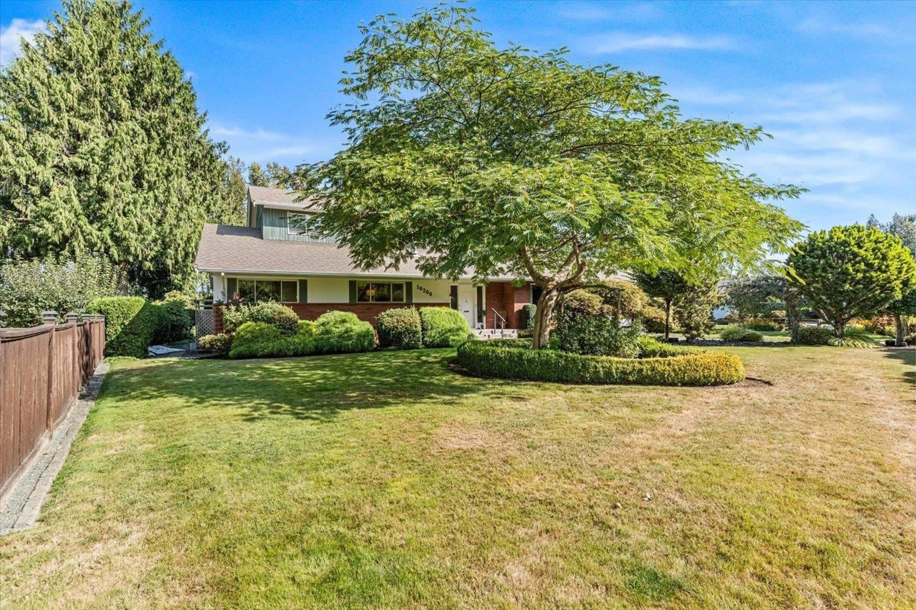 A pic from outside/outdoor area/front of a property/back of a property/a pic from drone, street for 10200 BRENTWOOD DRIVE, Chilliwack British Columbia V2P6G3