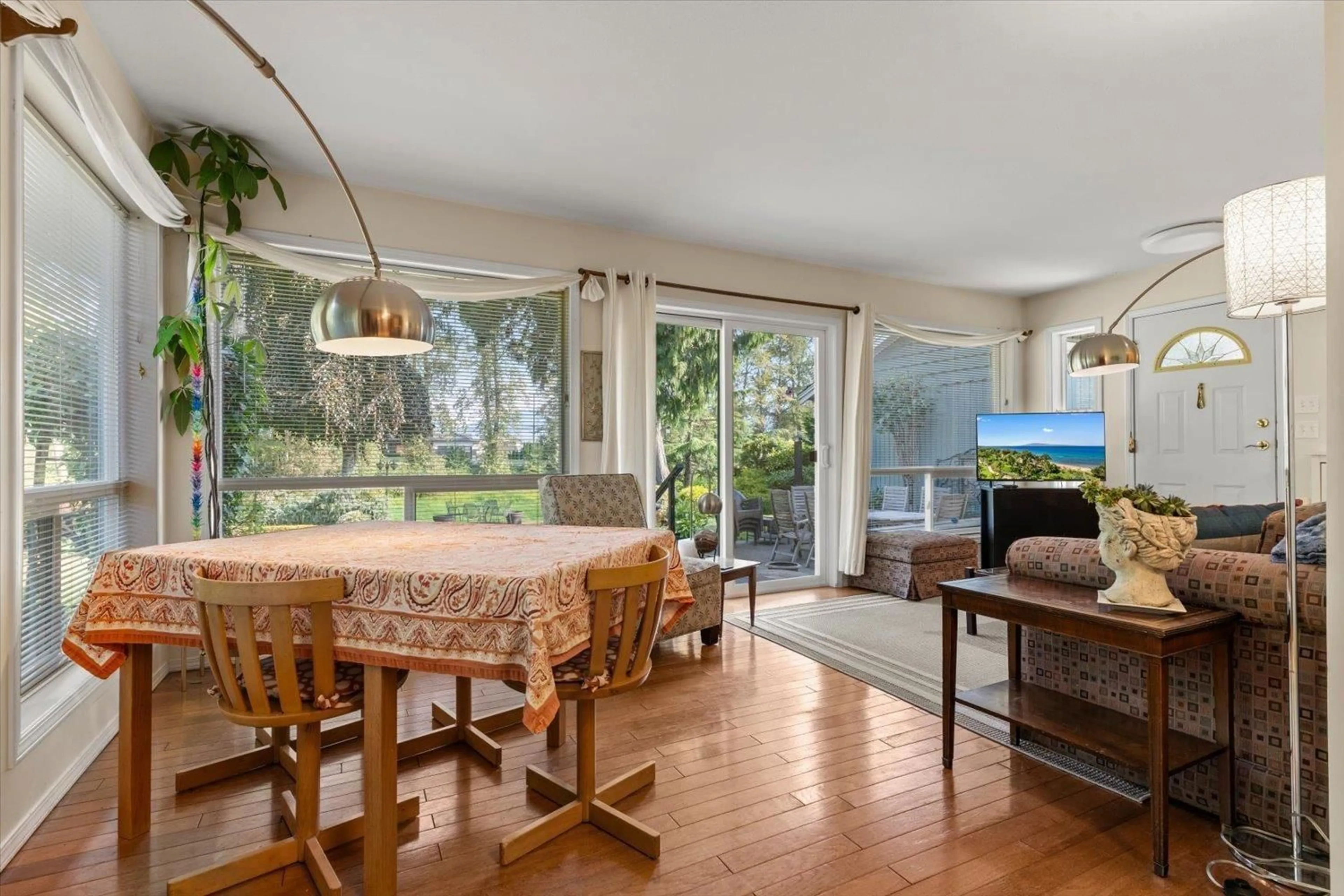 Dining room, unknown for 10200 BRENTWOOD DRIVE, Chilliwack British Columbia V2P6G3