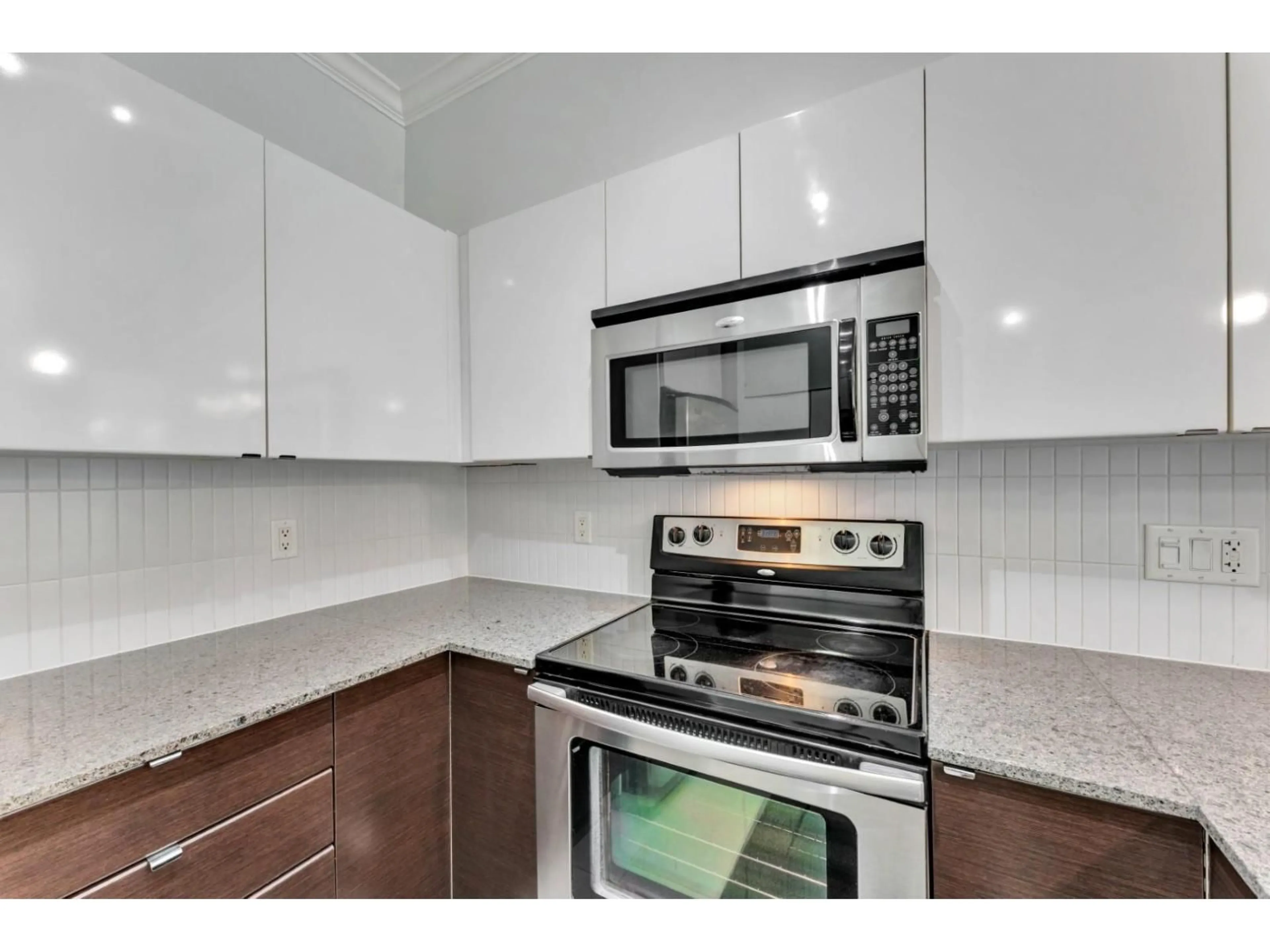 Standard kitchen, unknown for 335 - 13733 107A AVENUE, Surrey British Columbia V3T0B7
