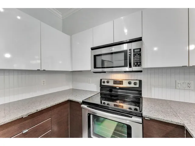 335 - 13733 107A AVENUE, Surrey 5