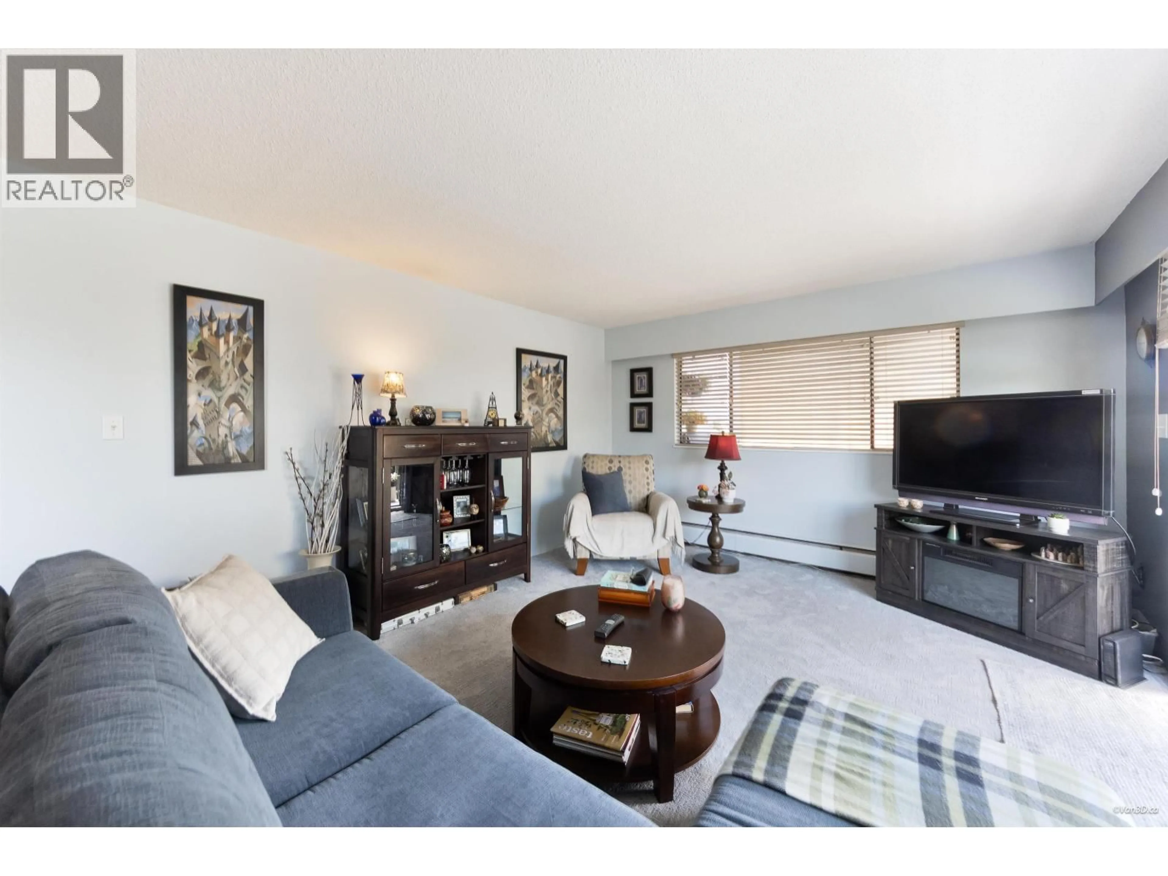 Living room with furniture, unknown for 205 - 330 2ND STREET, North Vancouver British Columbia V7M1E1
