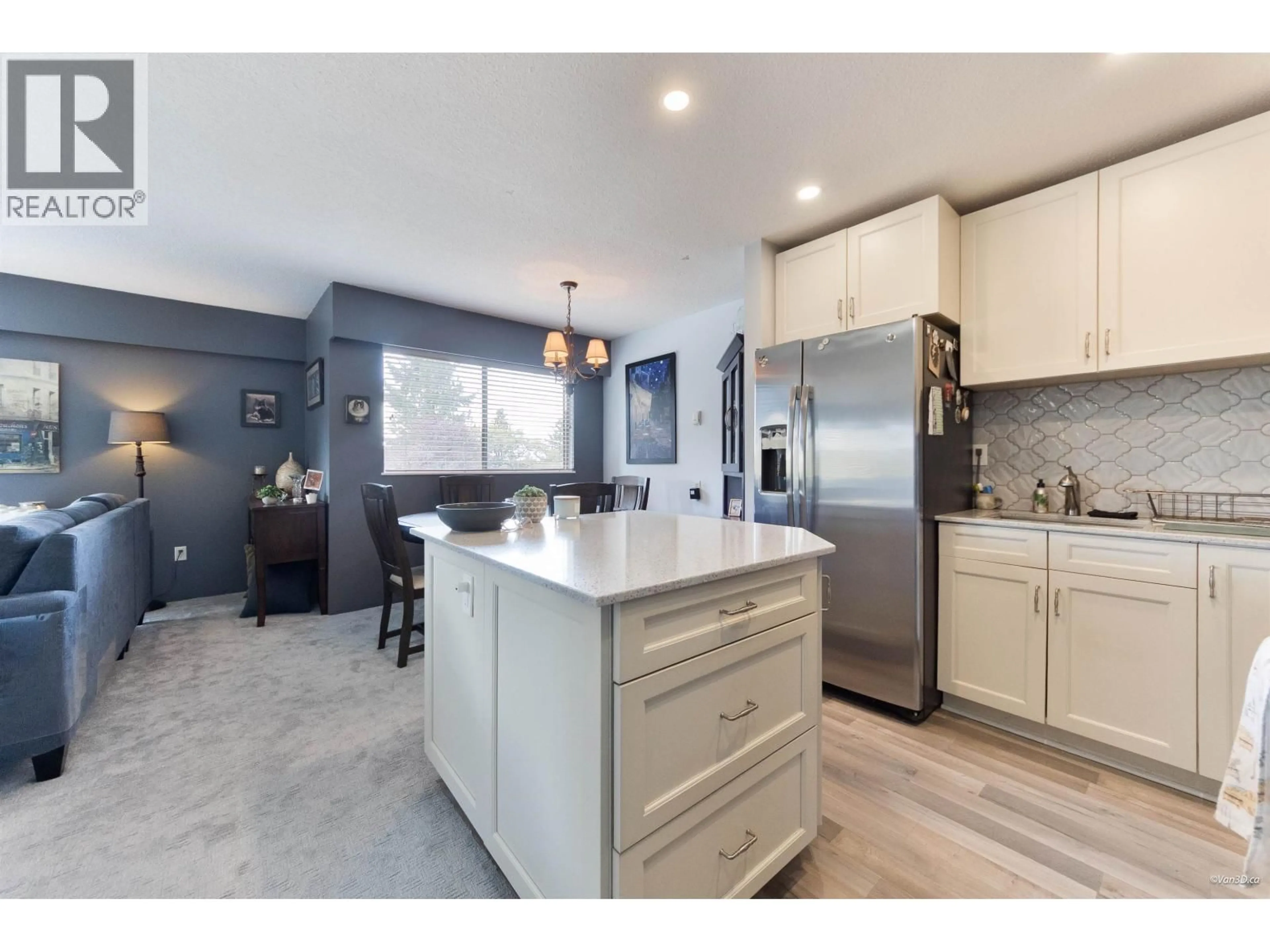 Open concept kitchen, ceramic/tile floor for 205 - 330 2ND STREET, North Vancouver British Columbia V7M1E1