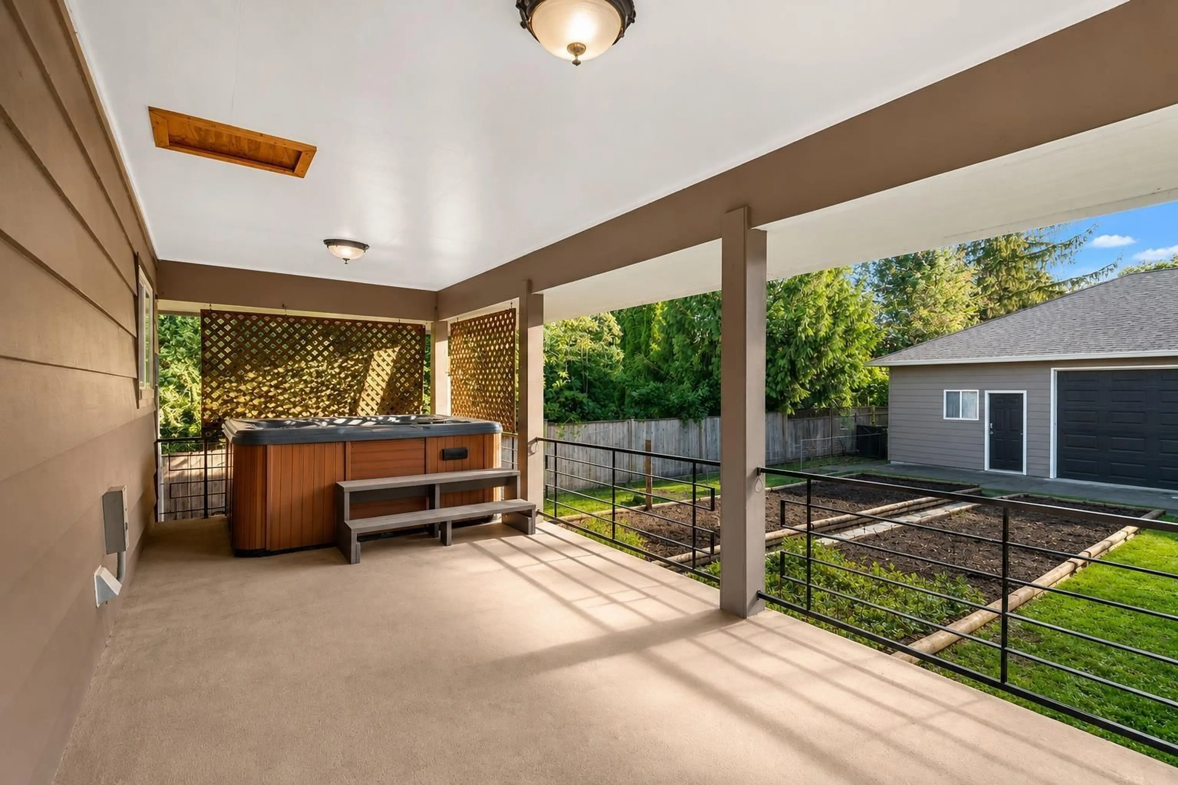 Patio, unknown for 9725 JUNIPER STREET, Chilliwack British Columbia V2P5J2