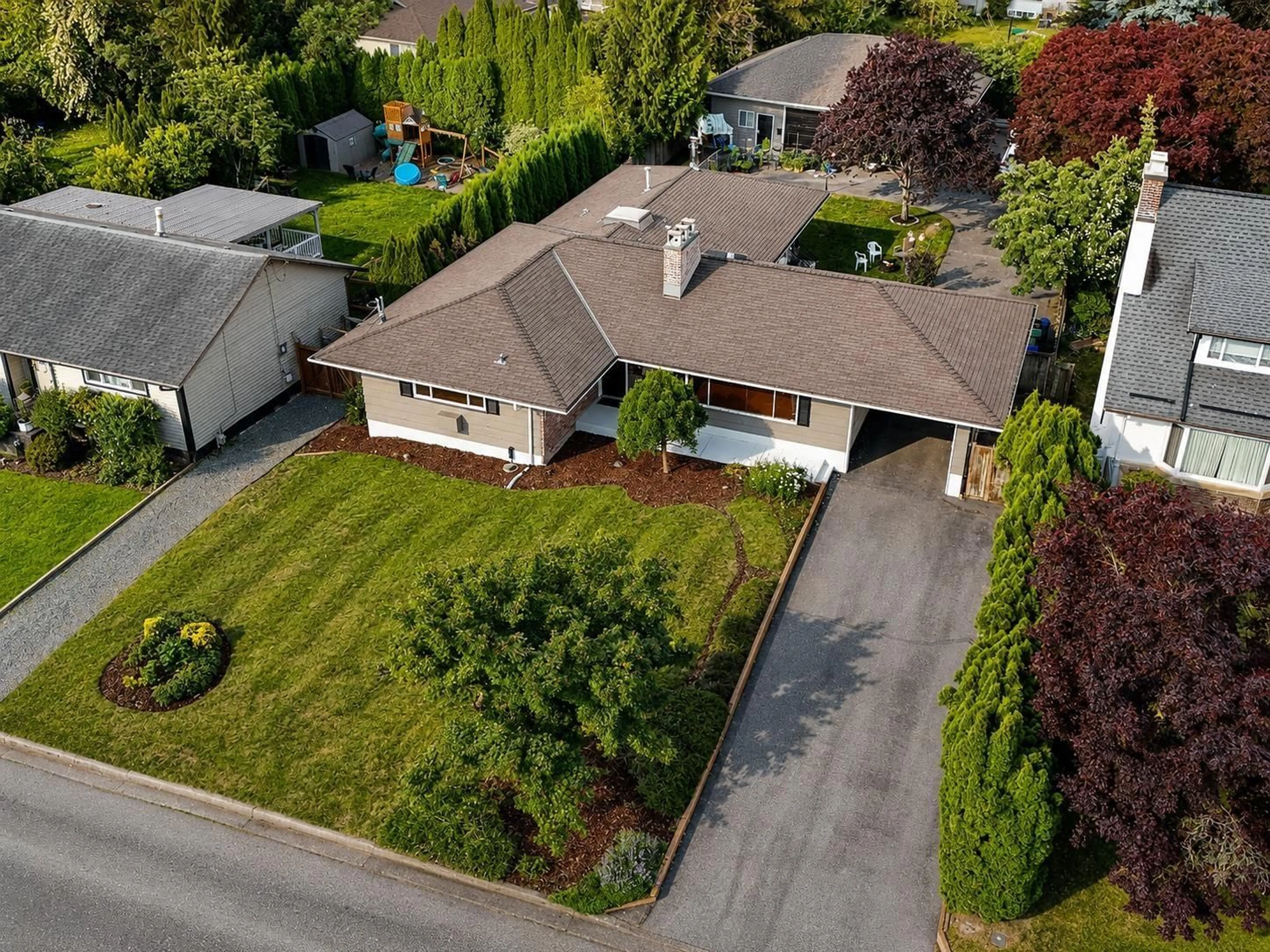 A pic from outside/outdoor area/front of a property/back of a property/a pic from drone, street for 9725 JUNIPER STREET, Chilliwack British Columbia V2P5J2