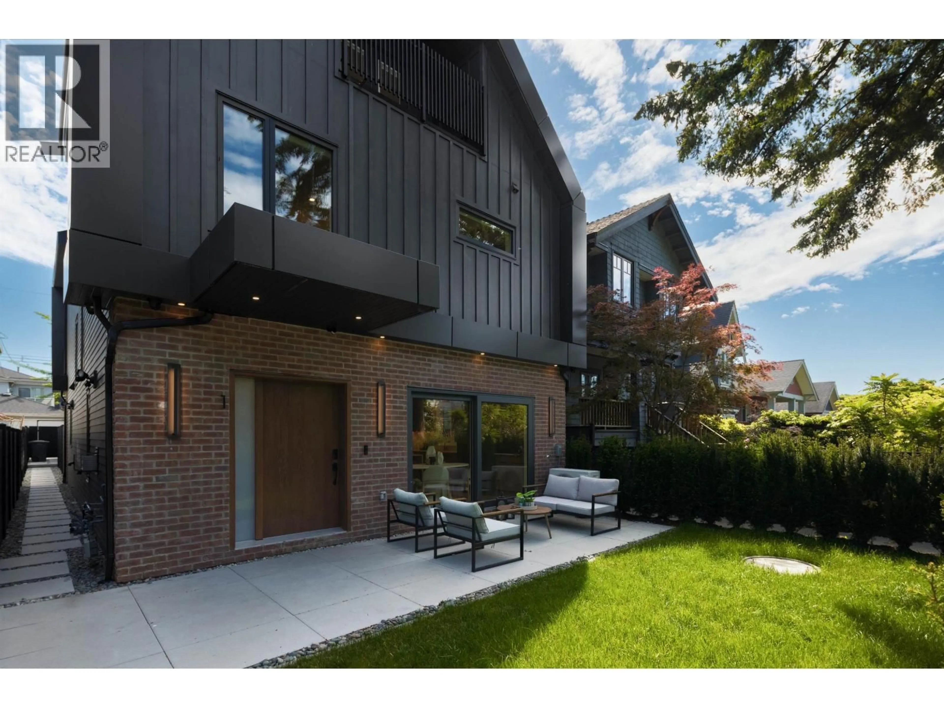 Home with brick exterior material, street for 1 - 258 19 AVENUE, Vancouver British Columbia V5V1J2