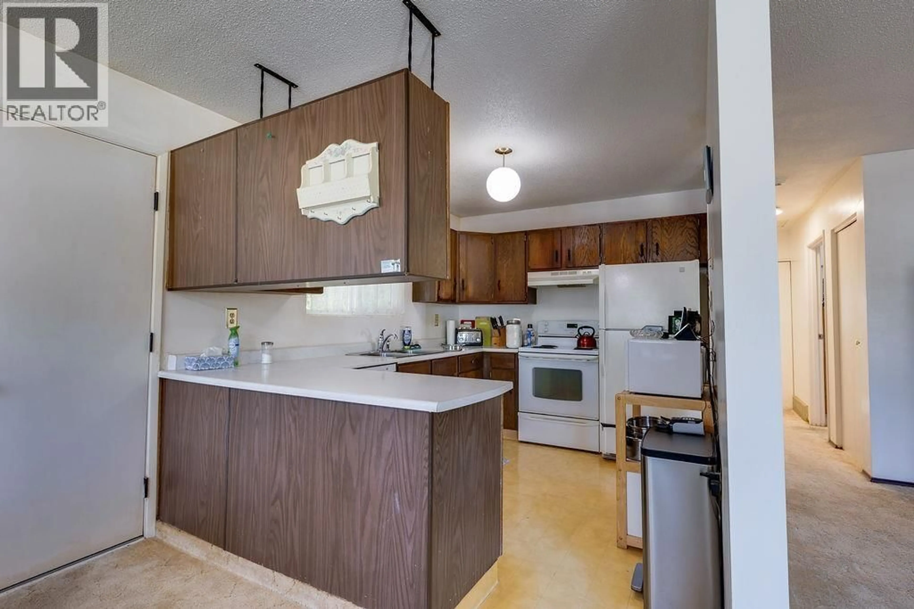 Standard kitchen, unknown for 7823 QUEENS CRESCENT, Prince George British Columbia V2N3H3