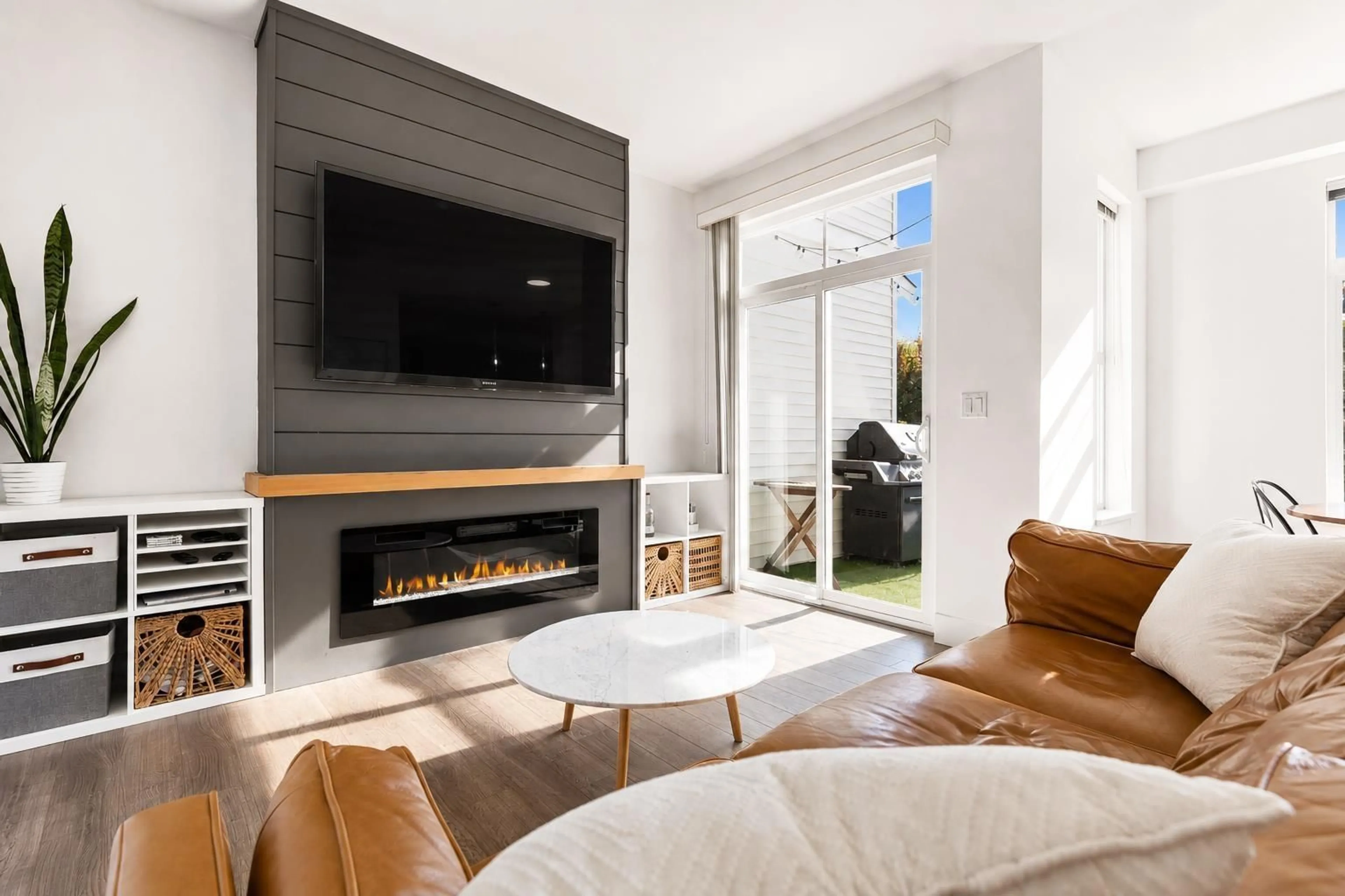 Living room with furniture, unknown for 12 - 19433 68 AVENUE, Surrey British Columbia V4N6M8