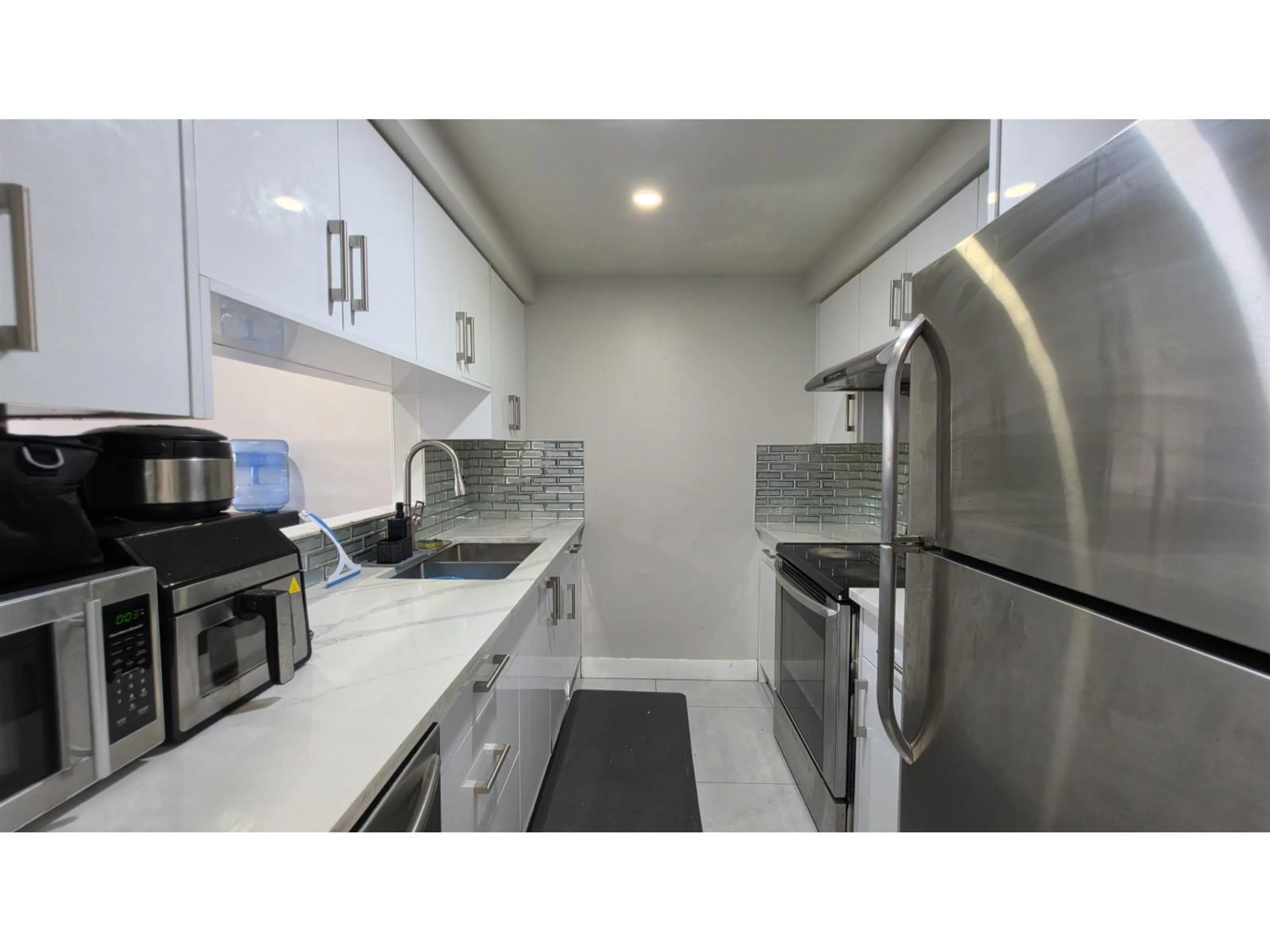Standard kitchen, unknown for 105 - 9635 121 STREET, Surrey British Columbia V3V7L8