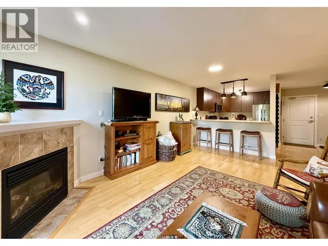 404 - 5631 INLET AVENUE, Sechelt 2