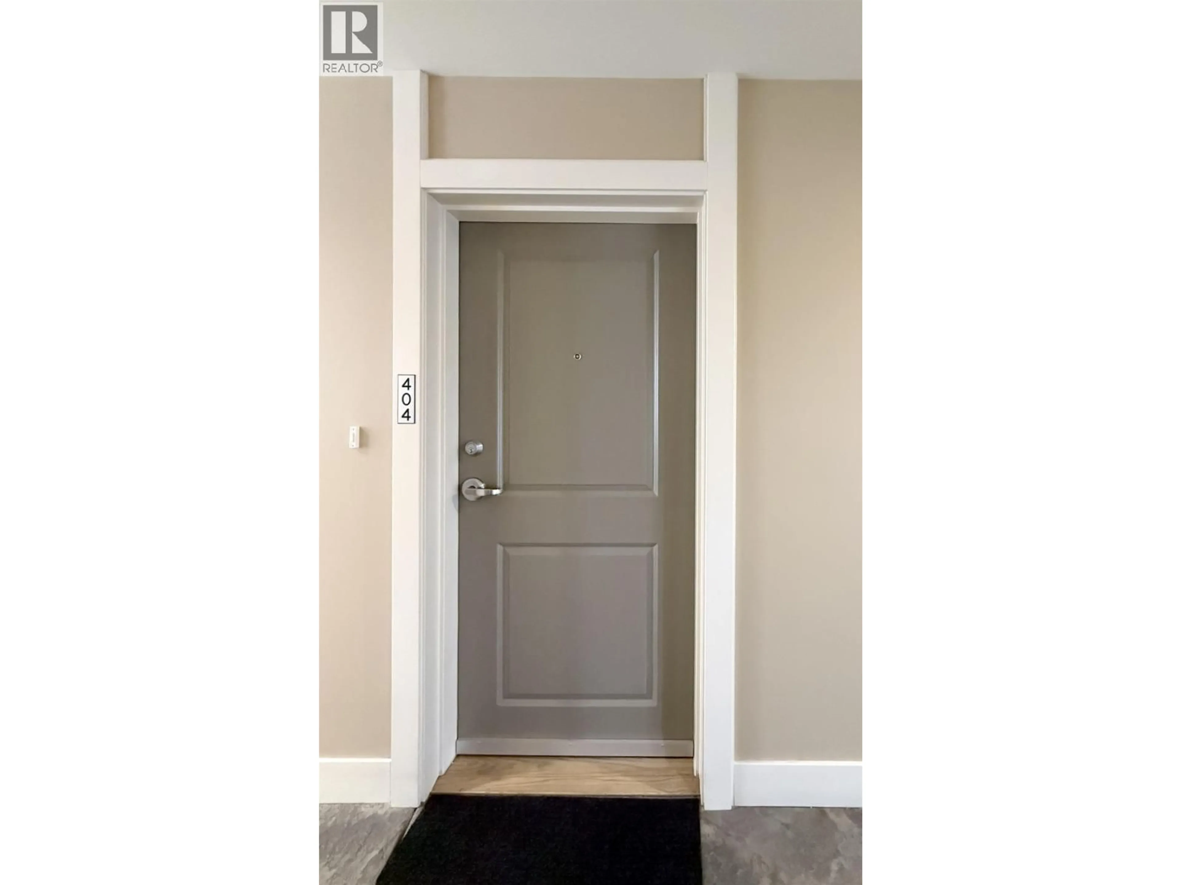 Indoor entryway for 404 - 5631 INLET AVENUE, Sechelt British Columbia V7Z0J1