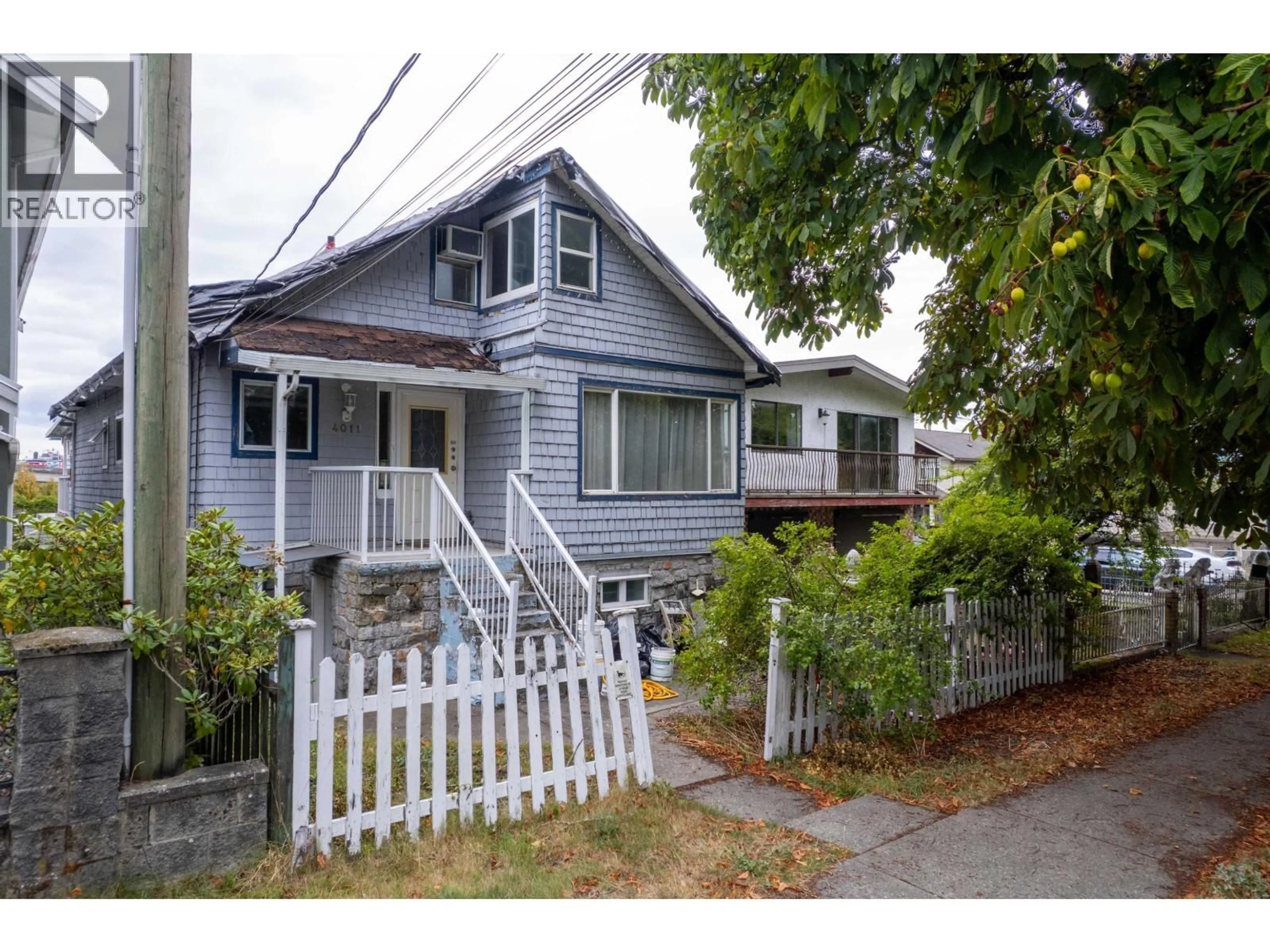 Home with vinyl exterior material, street for 4011 KAMLOOPS STREET, Vancouver British Columbia V5R1X5