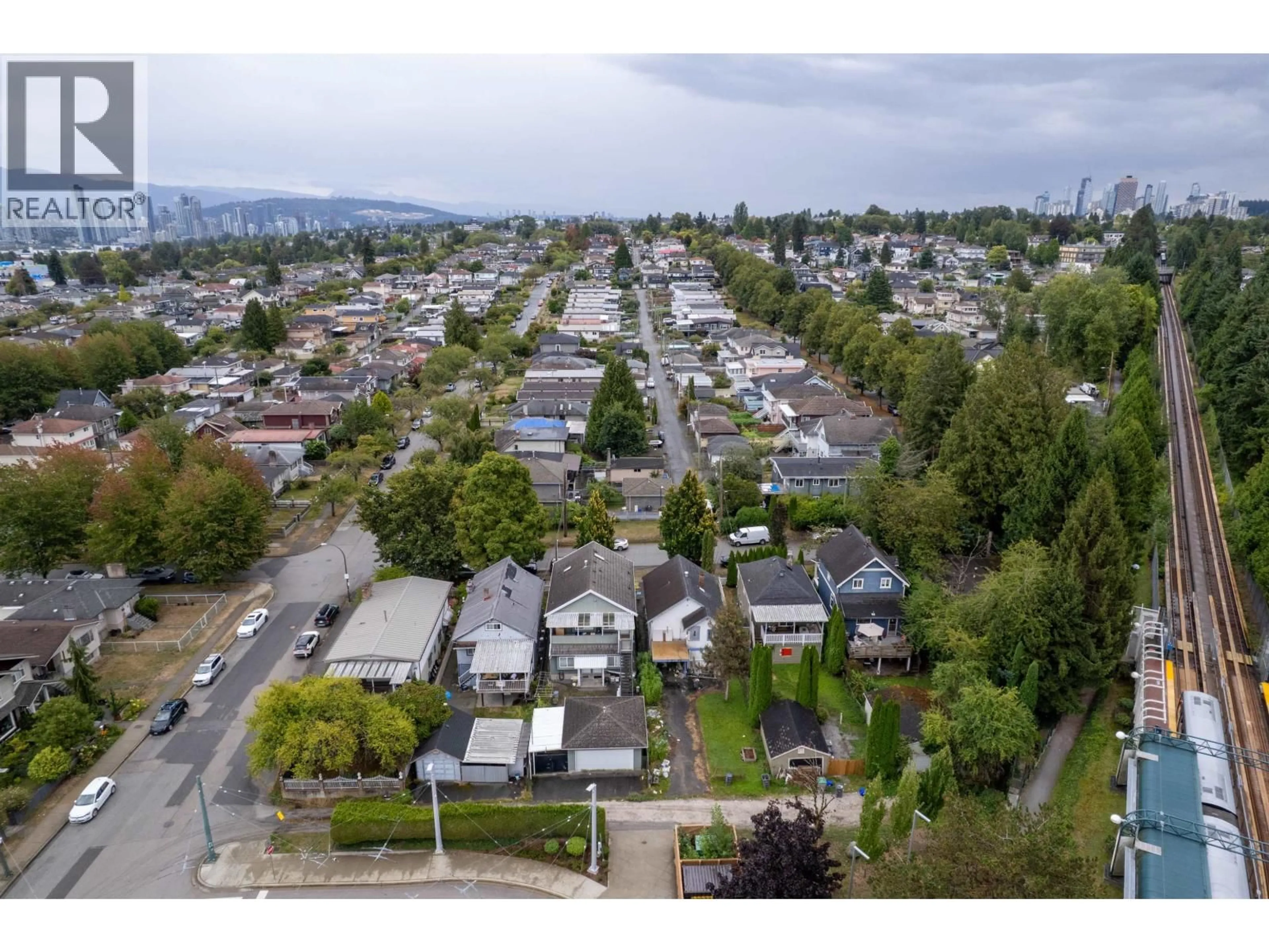 A pic from outside/outdoor area/front of a property/back of a property/a pic from drone, mountain view for 2474 24TH AVENUE, Vancouver British Columbia V5R5X6