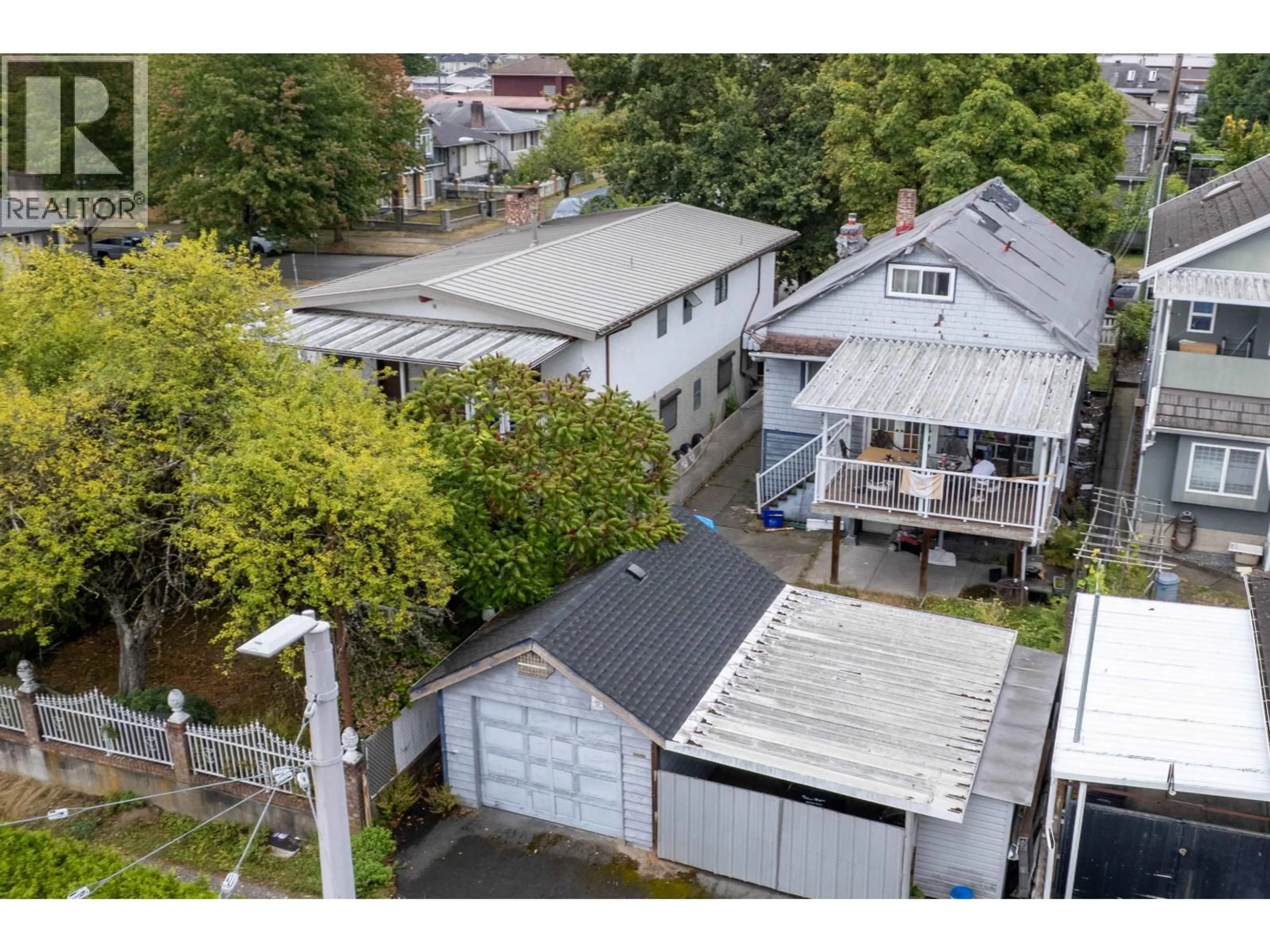 A pic from outside/outdoor area/front of a property/back of a property/a pic from drone, unknown for 2474 24TH AVENUE, Vancouver British Columbia V5R5X6