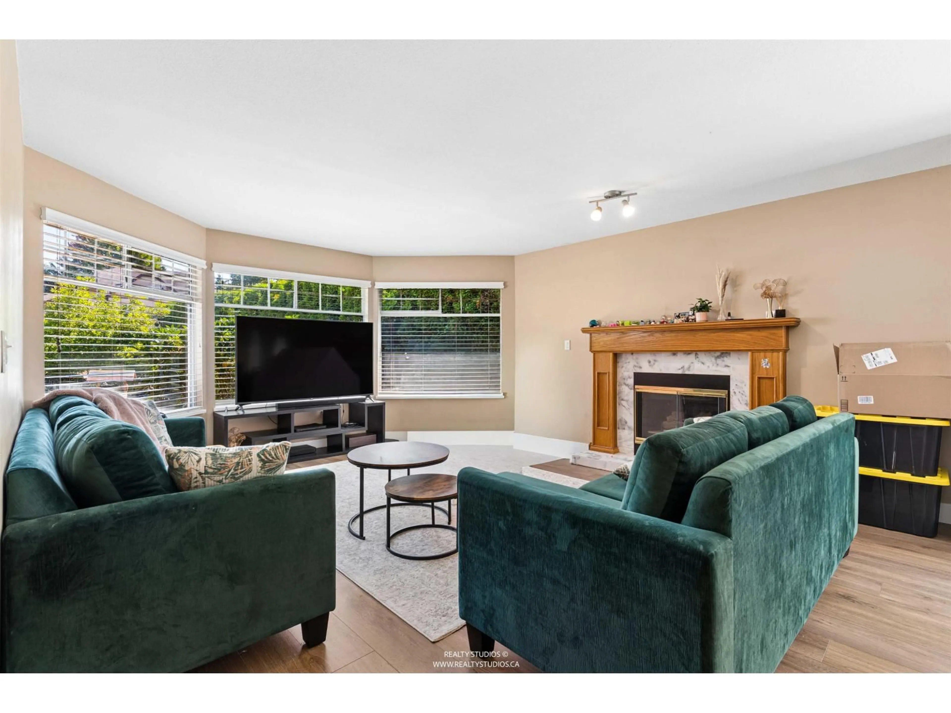 Living room with furniture, unknown for 8673 149 STREET, Surrey British Columbia V3S7J4