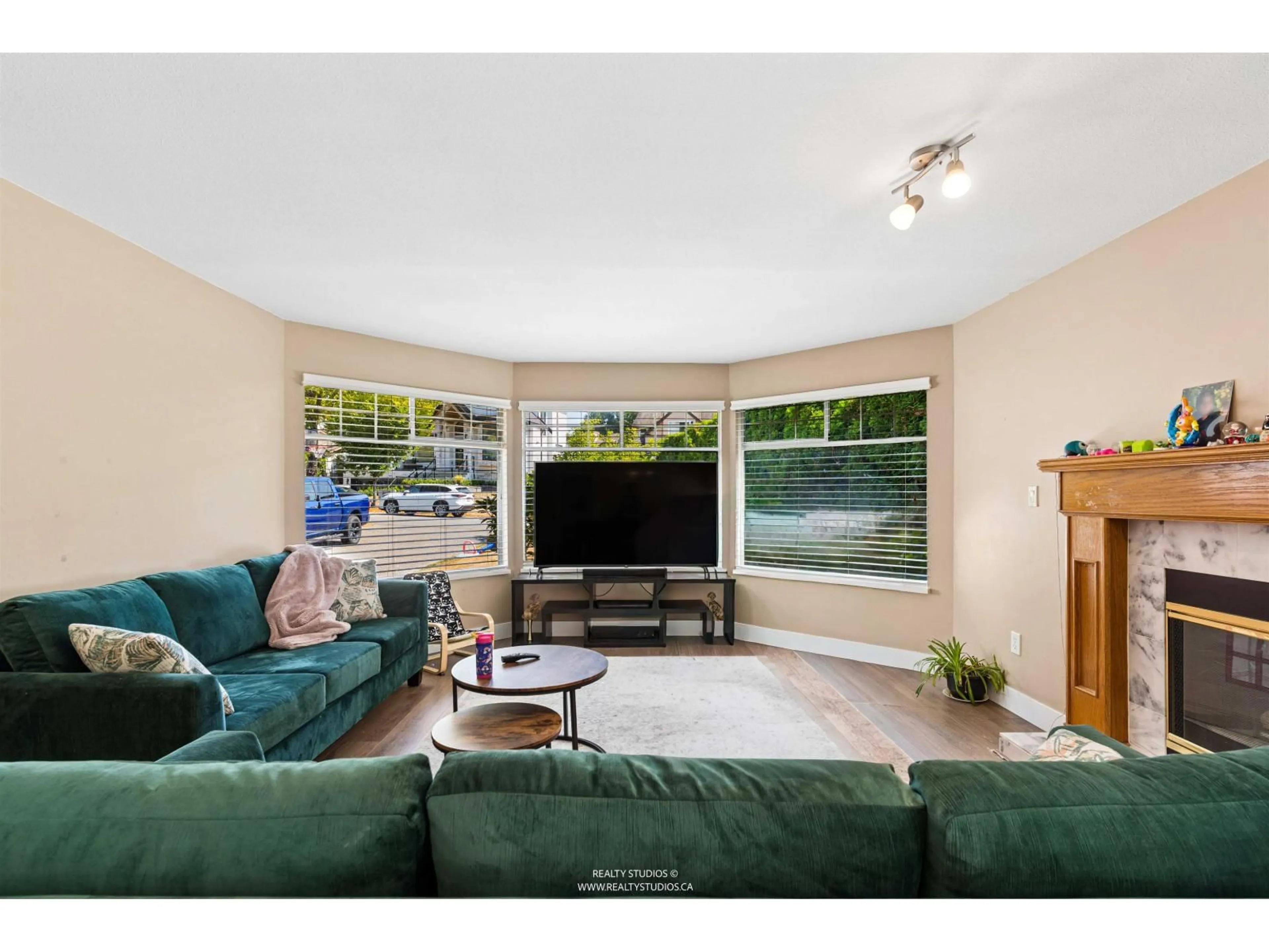 Living room with furniture, unknown for 8673 149 STREET, Surrey British Columbia V3S7J4