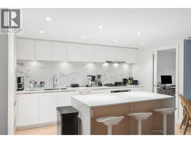 305 - 1500 FERN STREET, North Vancouver 4