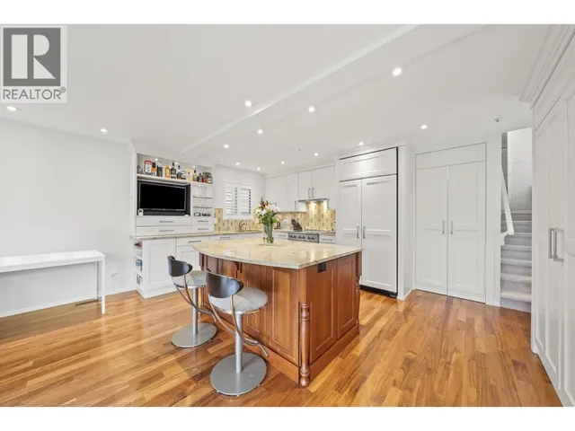 2408 MARINE DRIVE, Vancouver 3