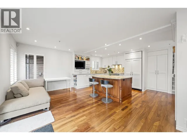 2408 MARINE DRIVE, Vancouver 4