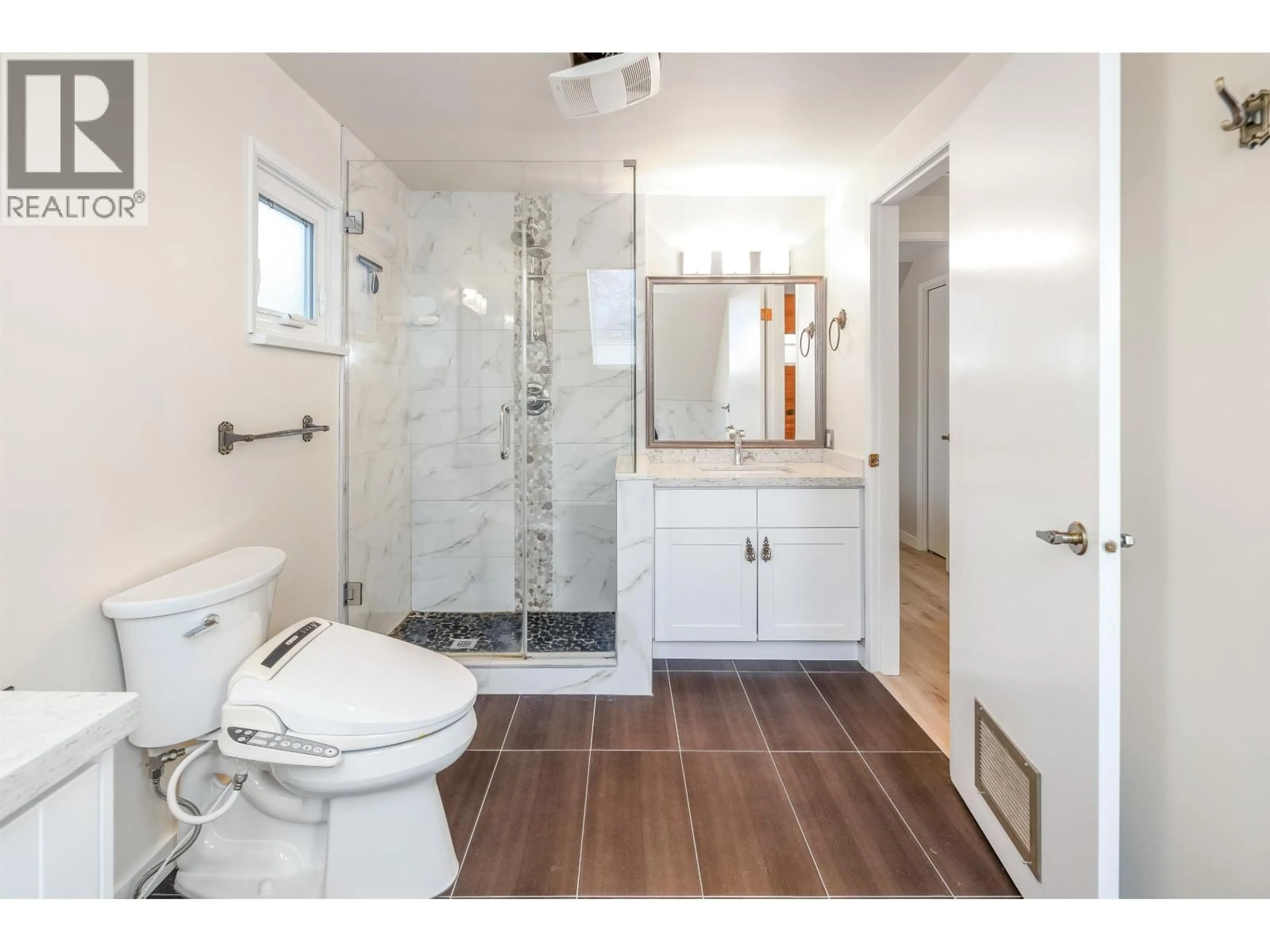 Contemporary bathroom, ceramic/tile floor for 7720 NO.1 ROAD, Richmond British Columbia V7C1T6