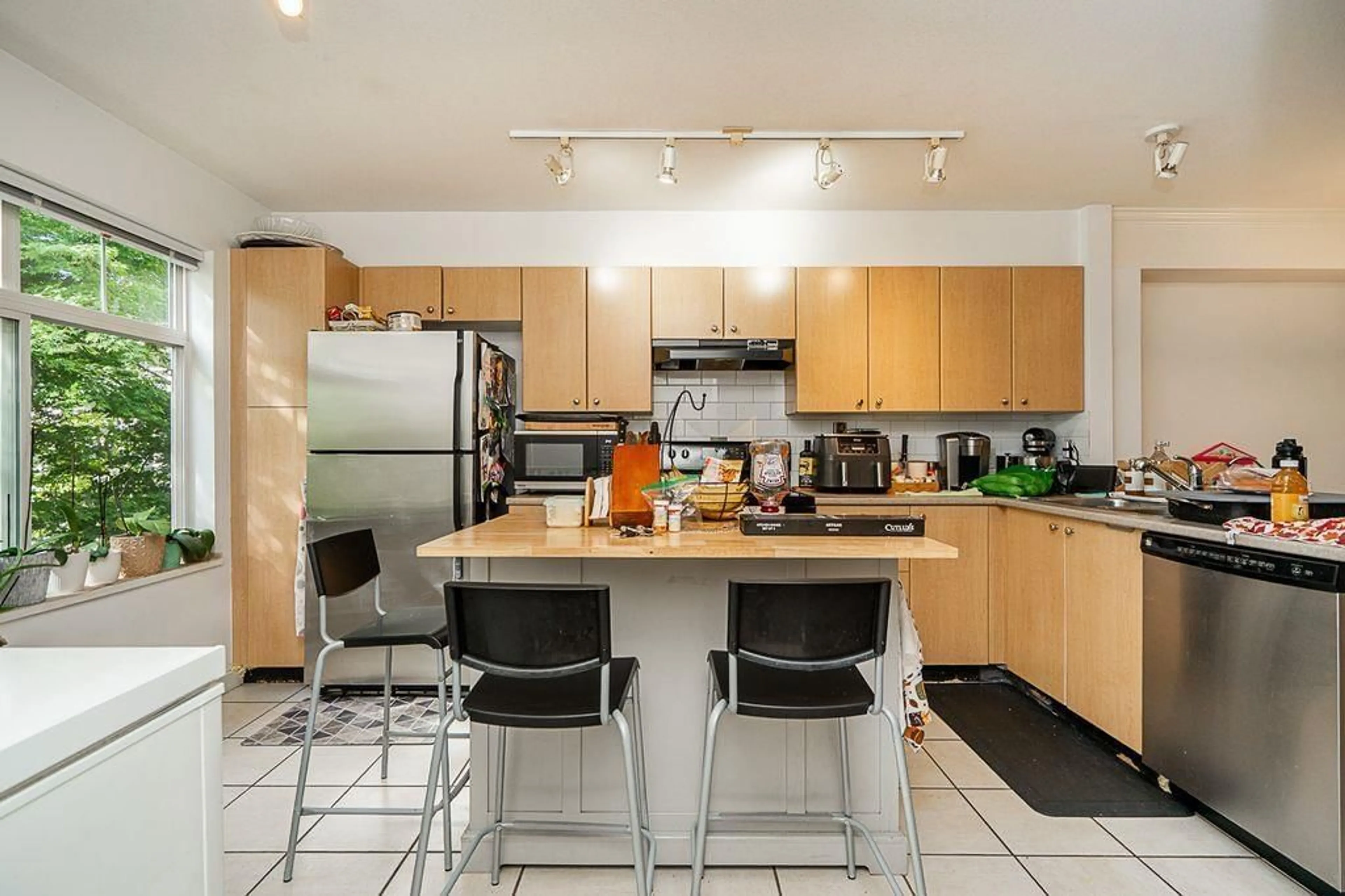 Standard kitchen, unknown for 3 - 15233 34 AVENUE, Surrey British Columbia V3Z2T7