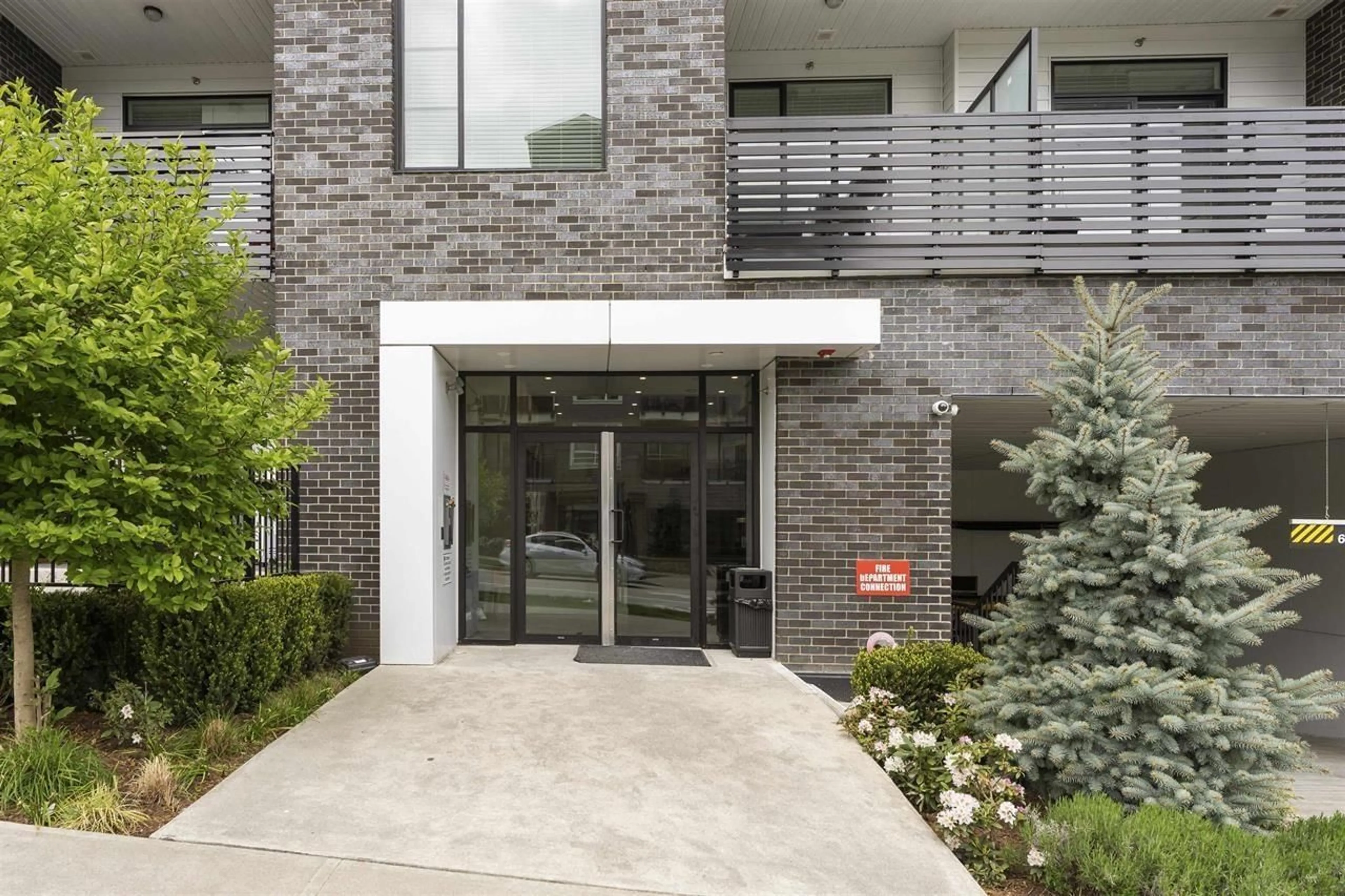 Unknown for 402 - 13623 81A AVENUE, Surrey British Columbia V3W3N7